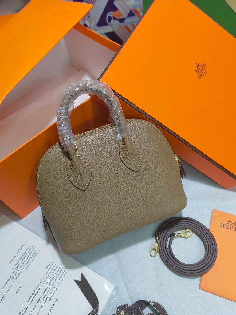 P850 Mini Bolide – Weimaraner Beige / Gold-Tone Hardware