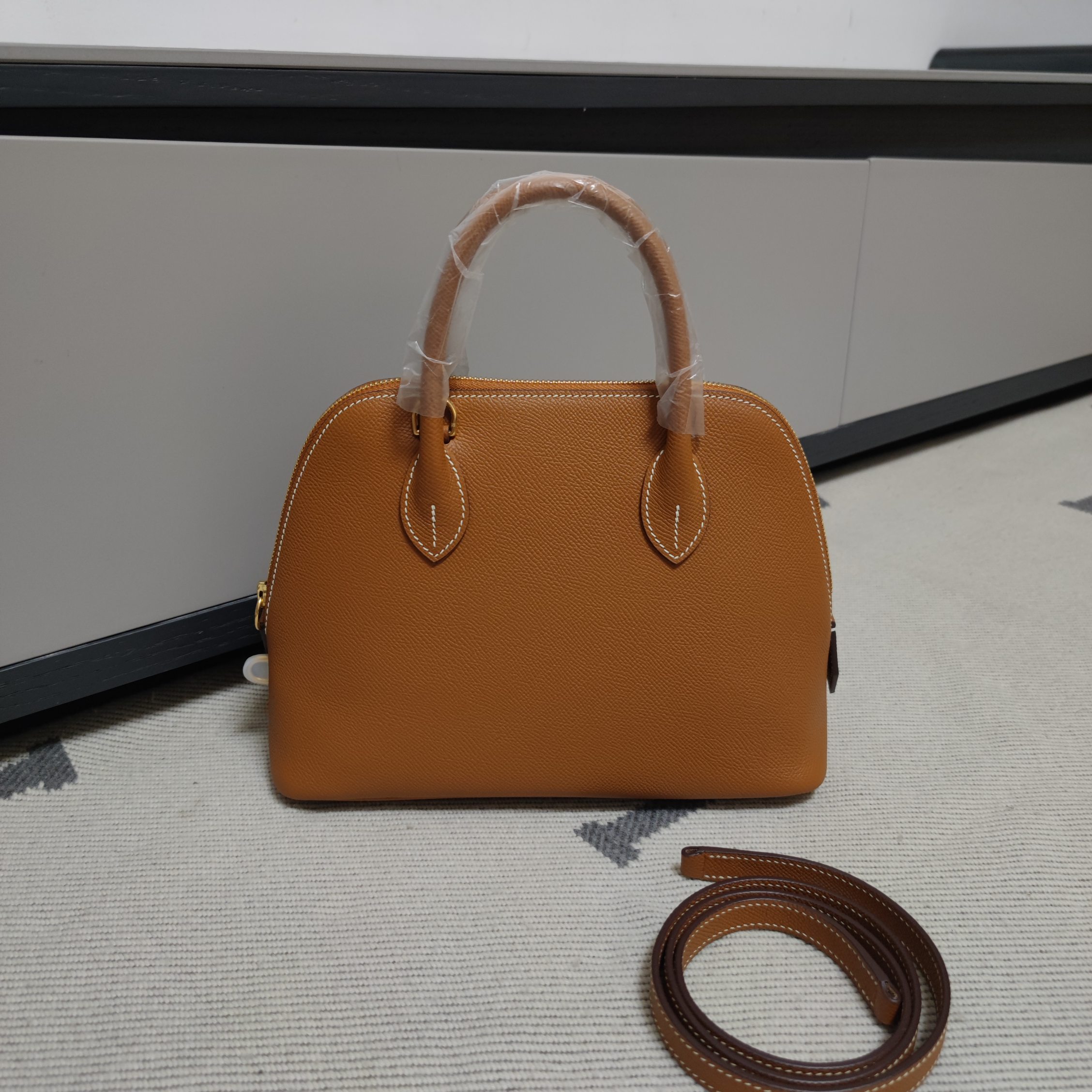 Bolide 25 cm – Gold Brown / gold-tone hardware