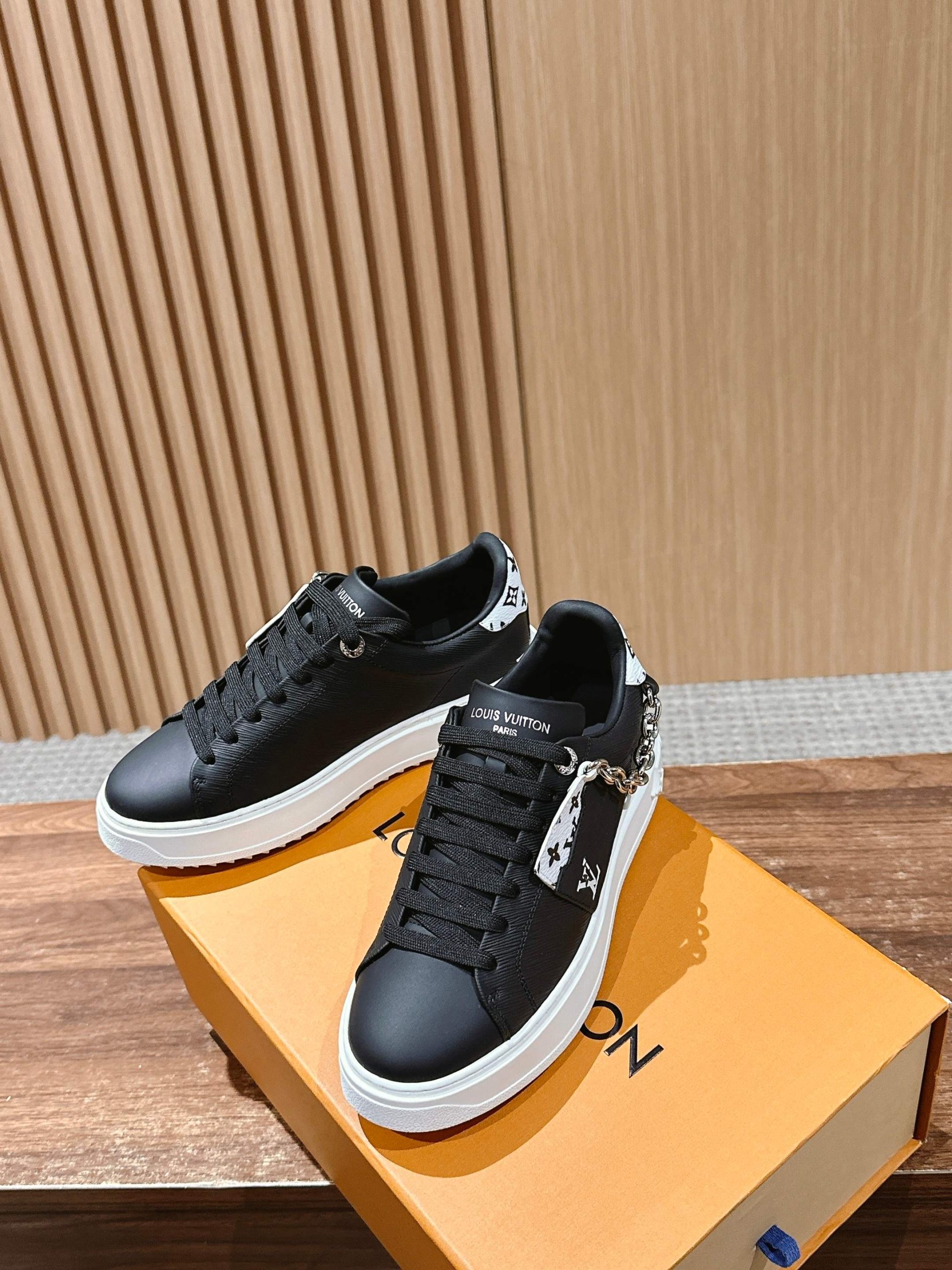 Louis Vuitton Frontrow Sneaker – Black / White Sole - 图片 4