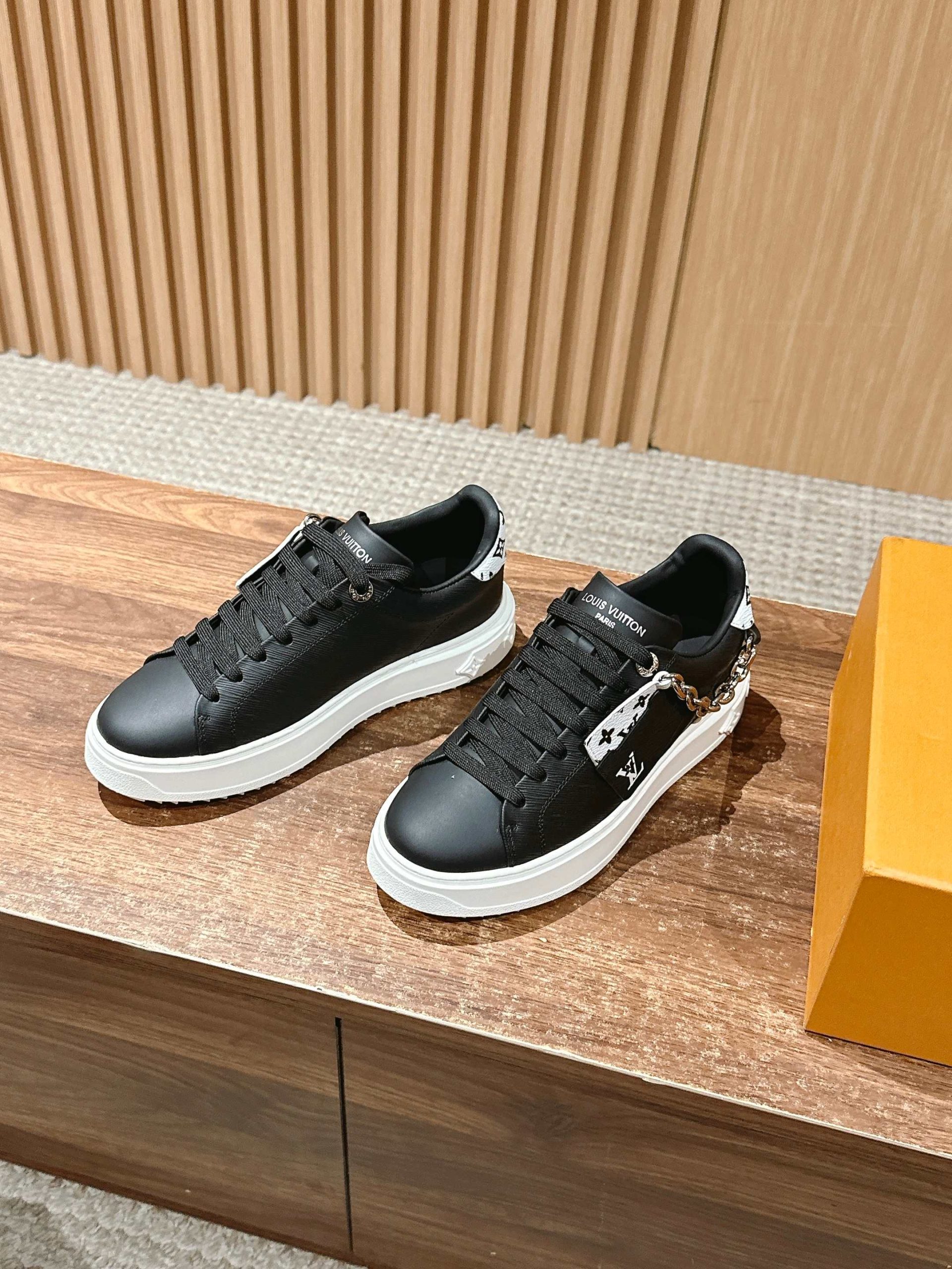 Louis Vuitton Frontrow Sneaker – Black / White Sole - 图片 2