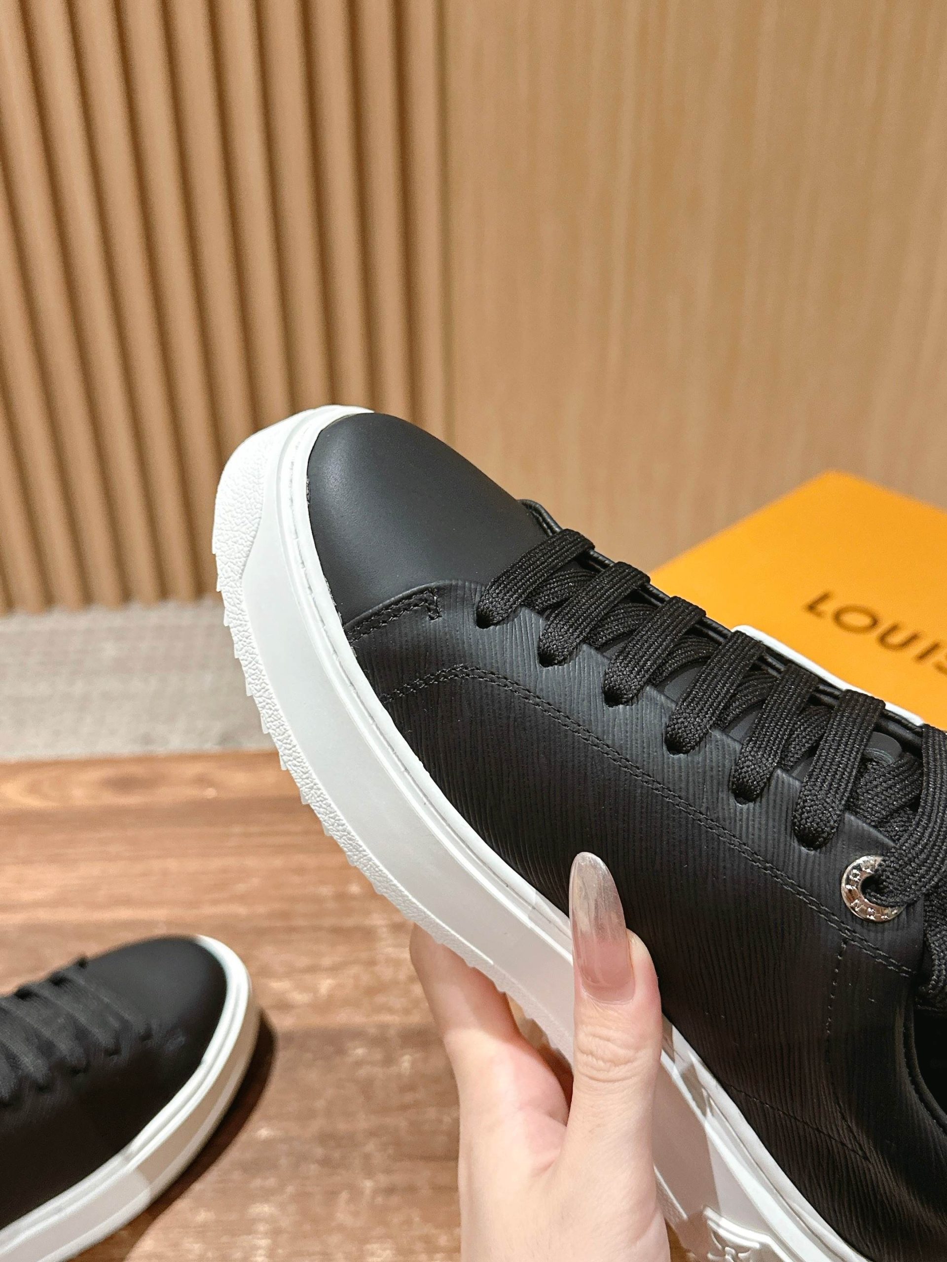 Louis Vuitton Frontrow Sneaker – Black / White Sole - 图片 6