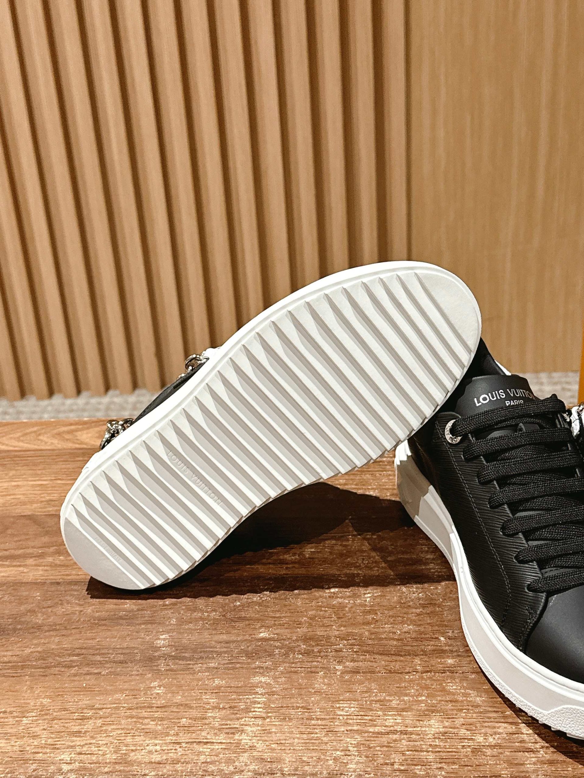 Louis Vuitton Frontrow Sneaker – Black / White Sole - 图片 9