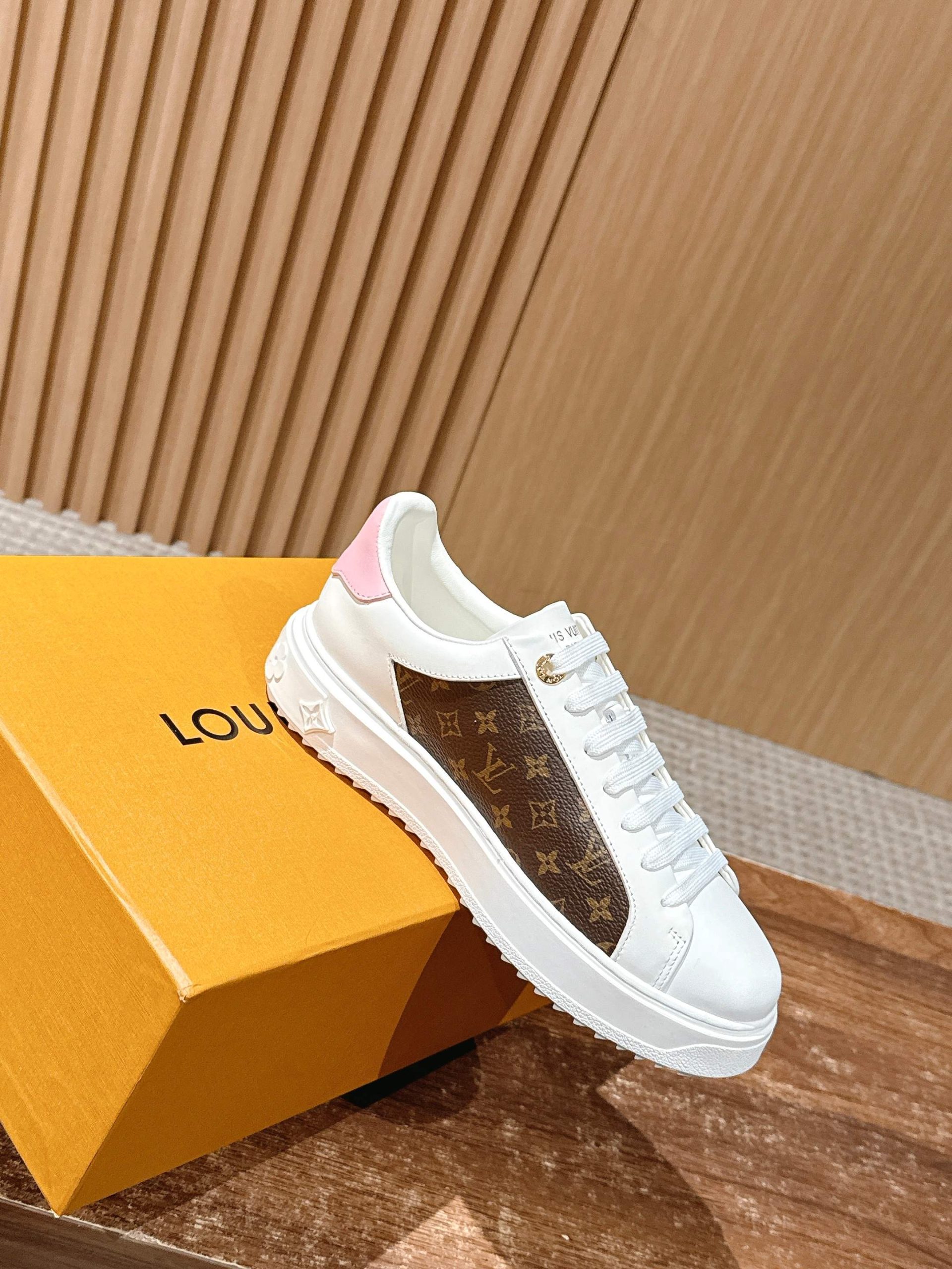 Louis Vuitton Frontrow Sneaker – White / Gold Eyelets - 图片 3