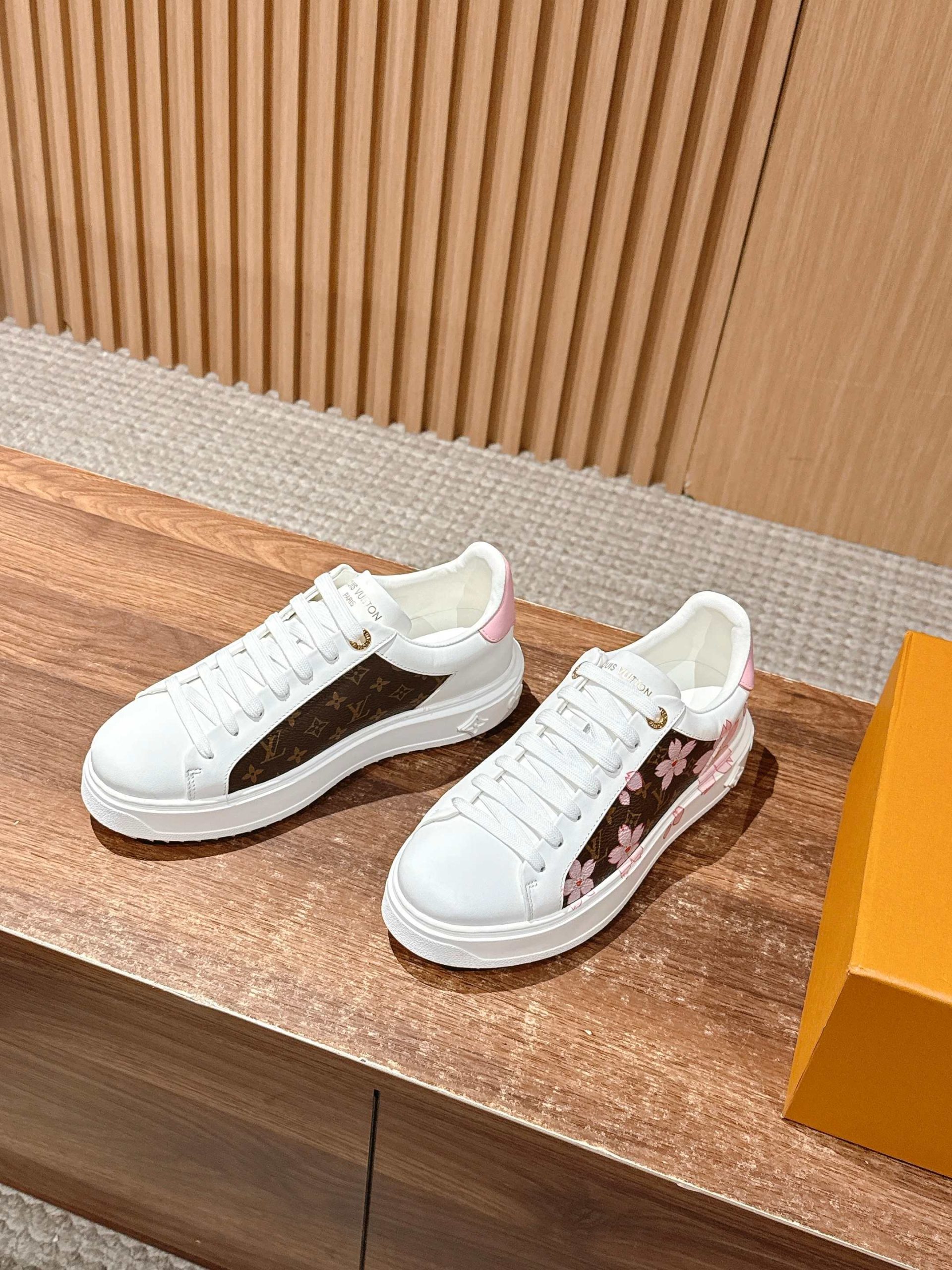 Louis Vuitton Frontrow Sneaker – White / Gold Eyelets - 图片 2