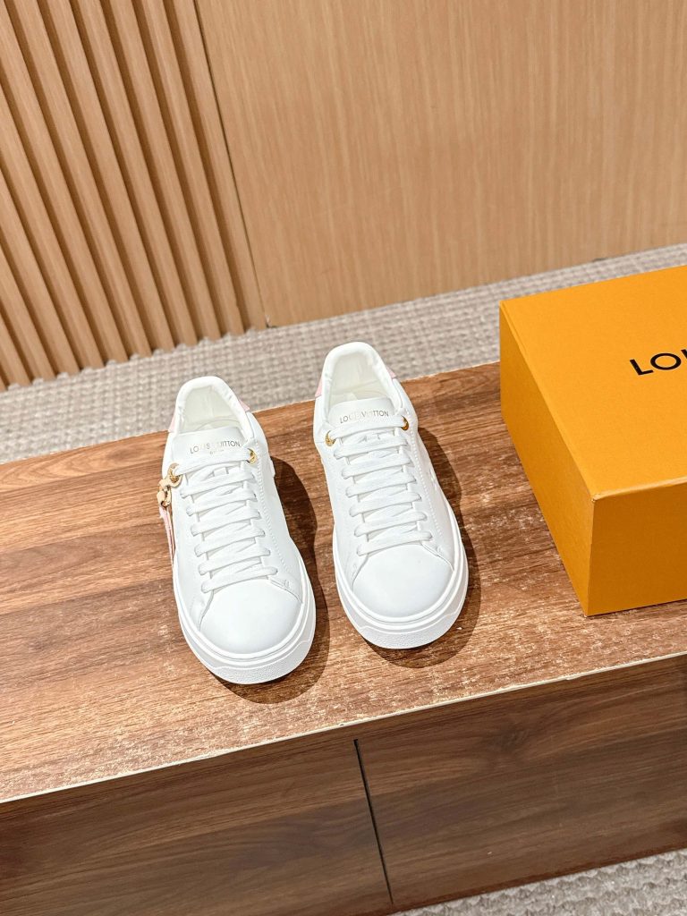 Louis Vuitton Frontrow Sneaker – White / Gold Chain Detail