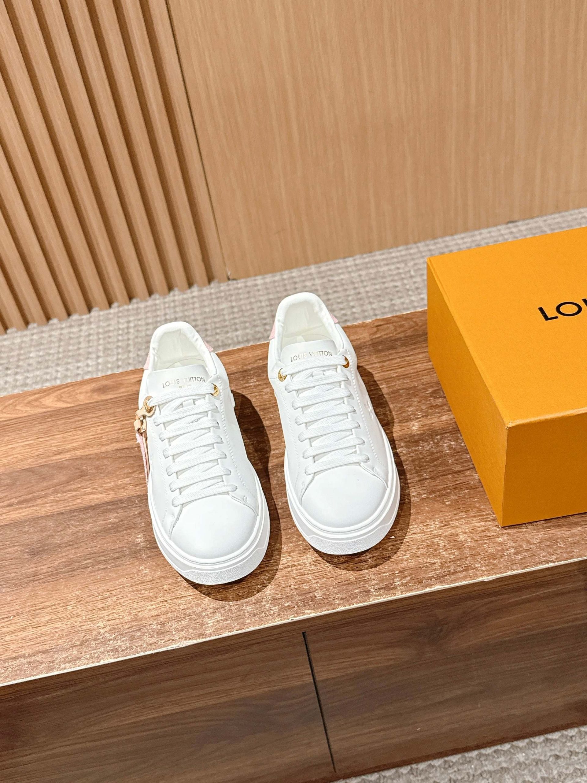Louis Vuitton Frontrow Sneaker – White / Gold Chain Detail