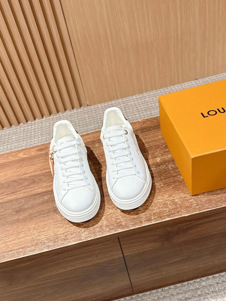 Louis Vuitton Frontrow Sneaker – White / Gold Charm