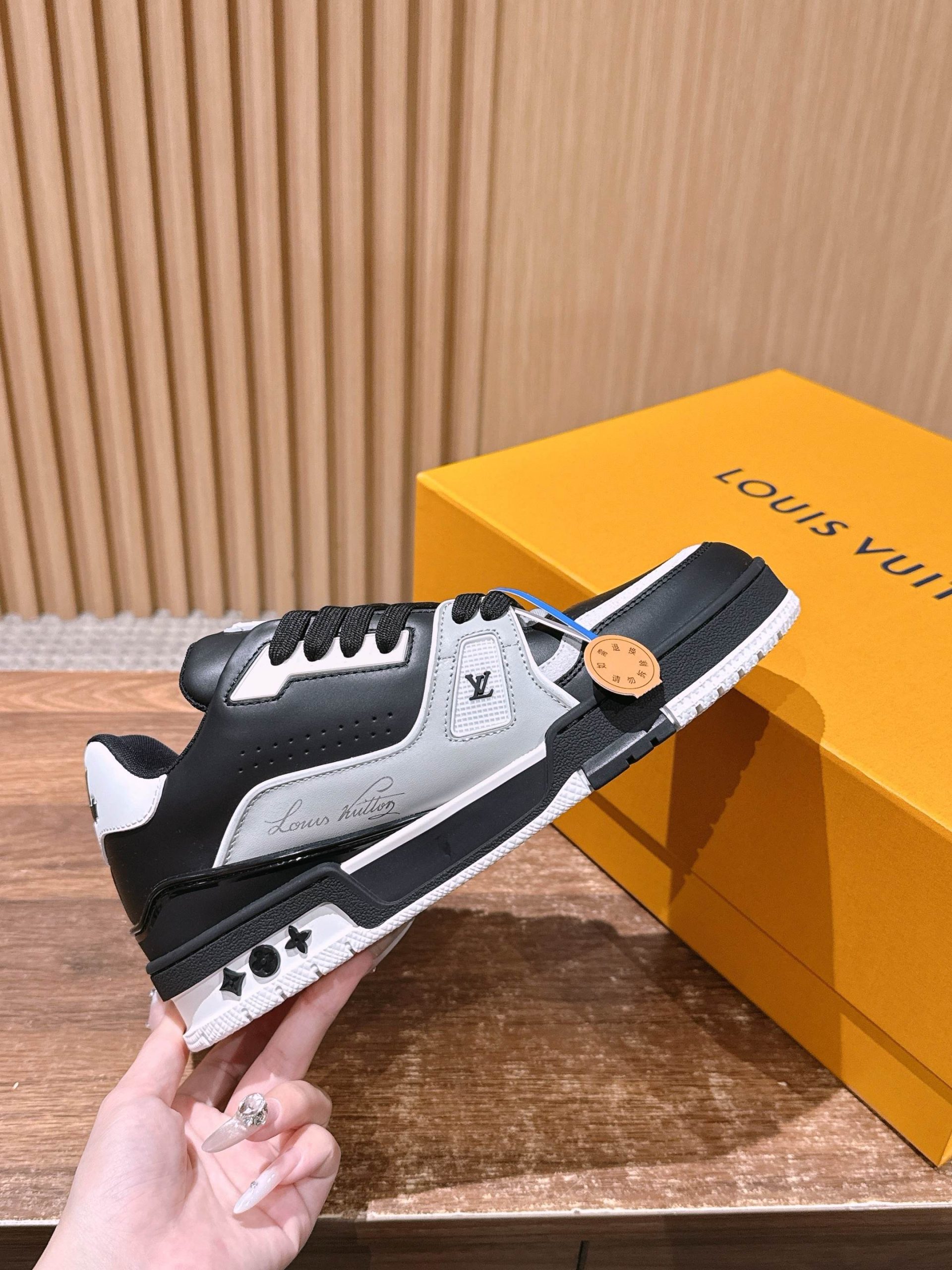 Louis Vuitton Trainer – Black / White - 图片 5