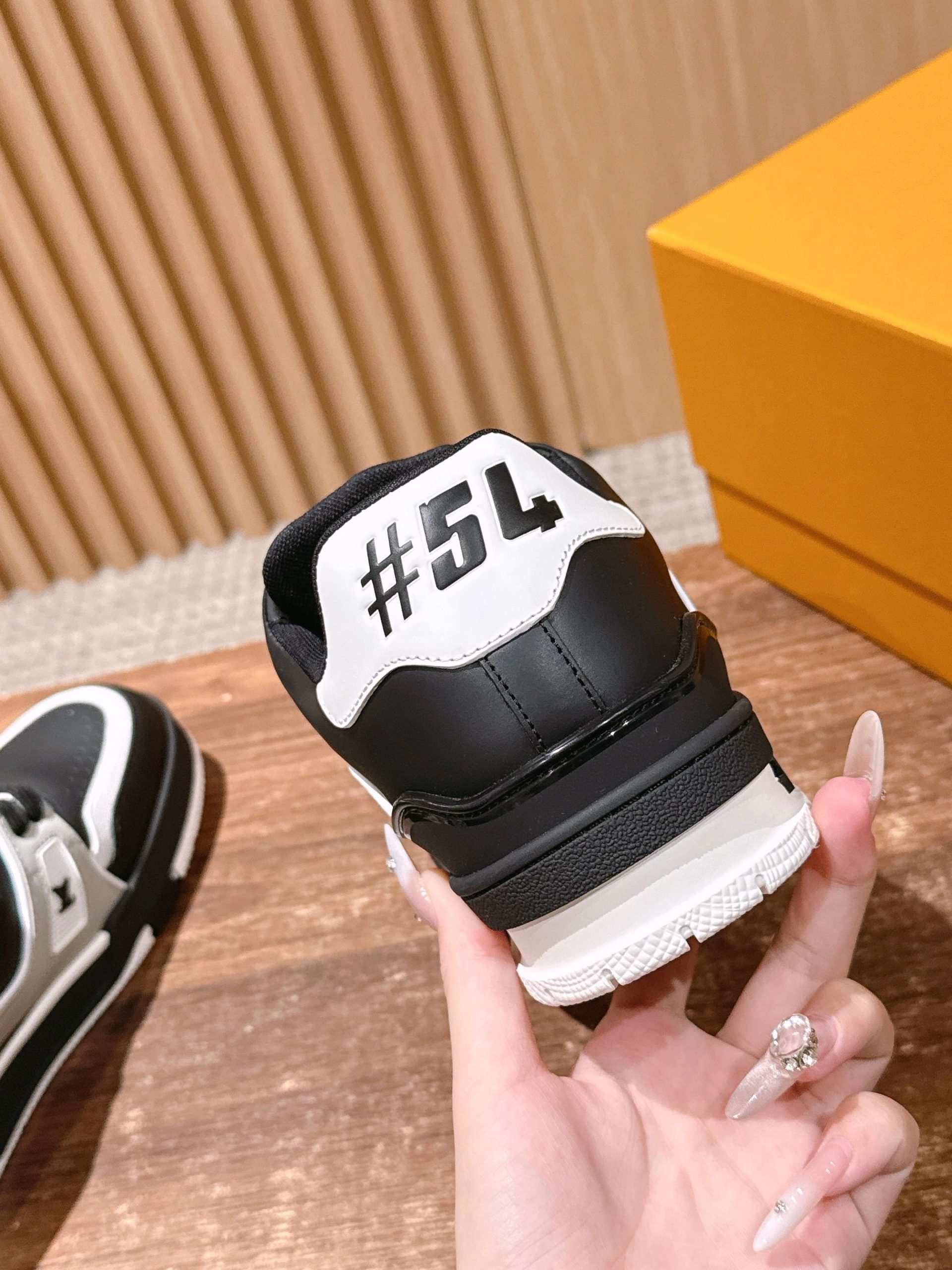 Louis Vuitton Trainer – Black / White - 图片 8
