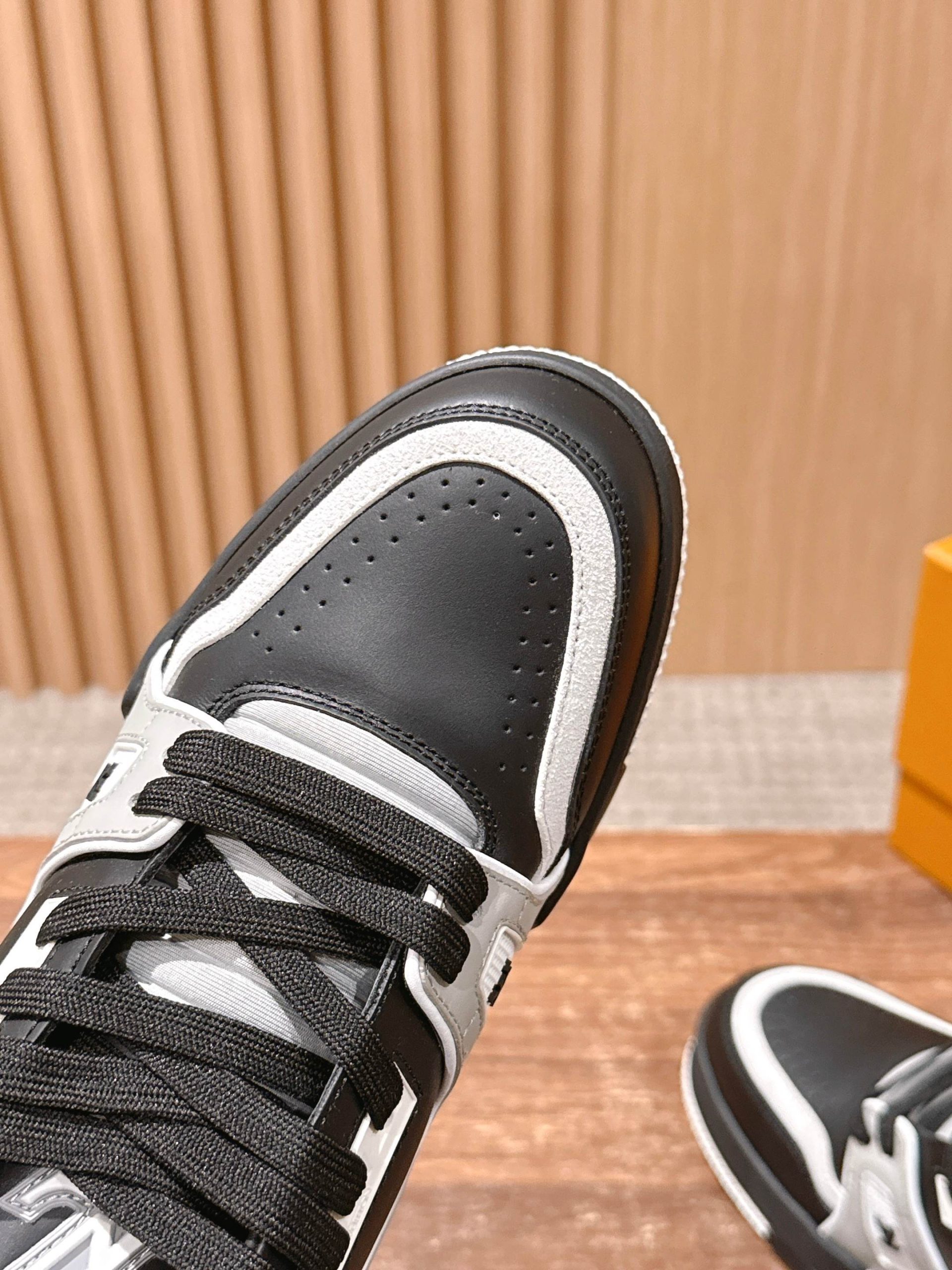 Louis Vuitton Trainer – Black / White - 图片 6
