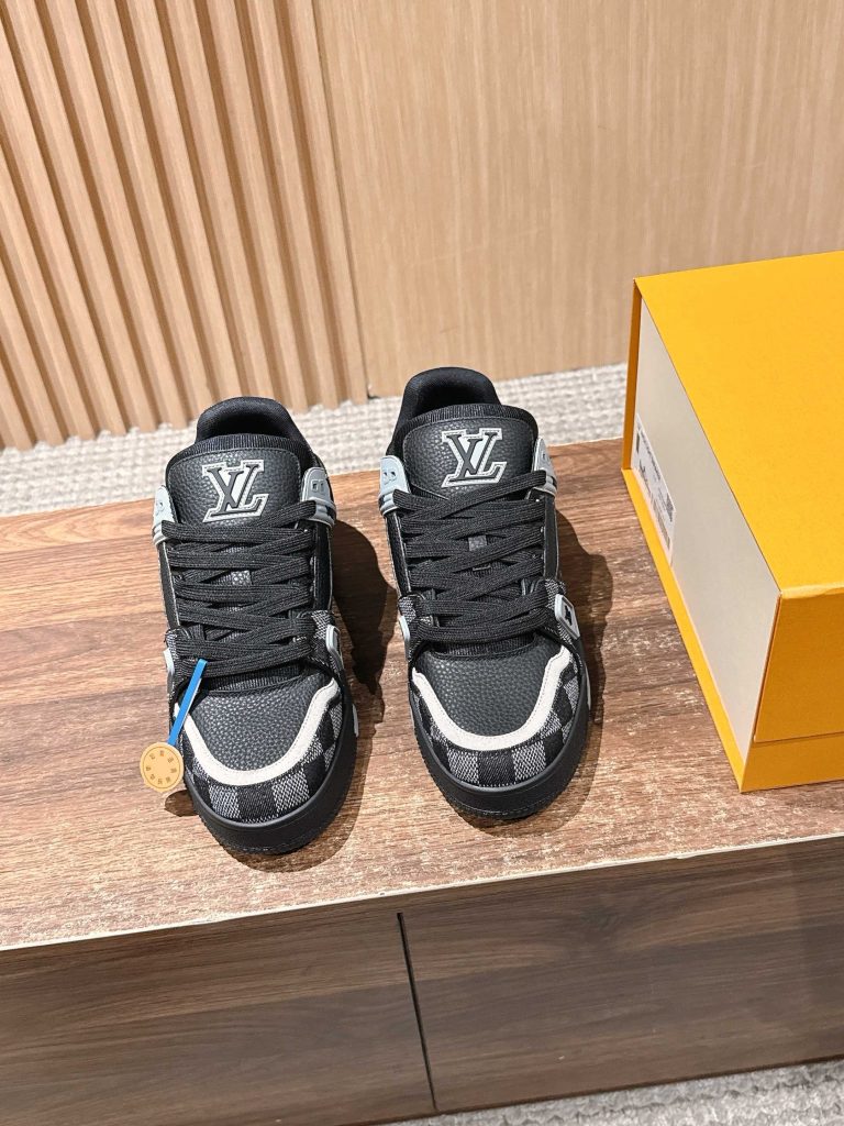 Louis Vuitton Trainer – Black / Grey