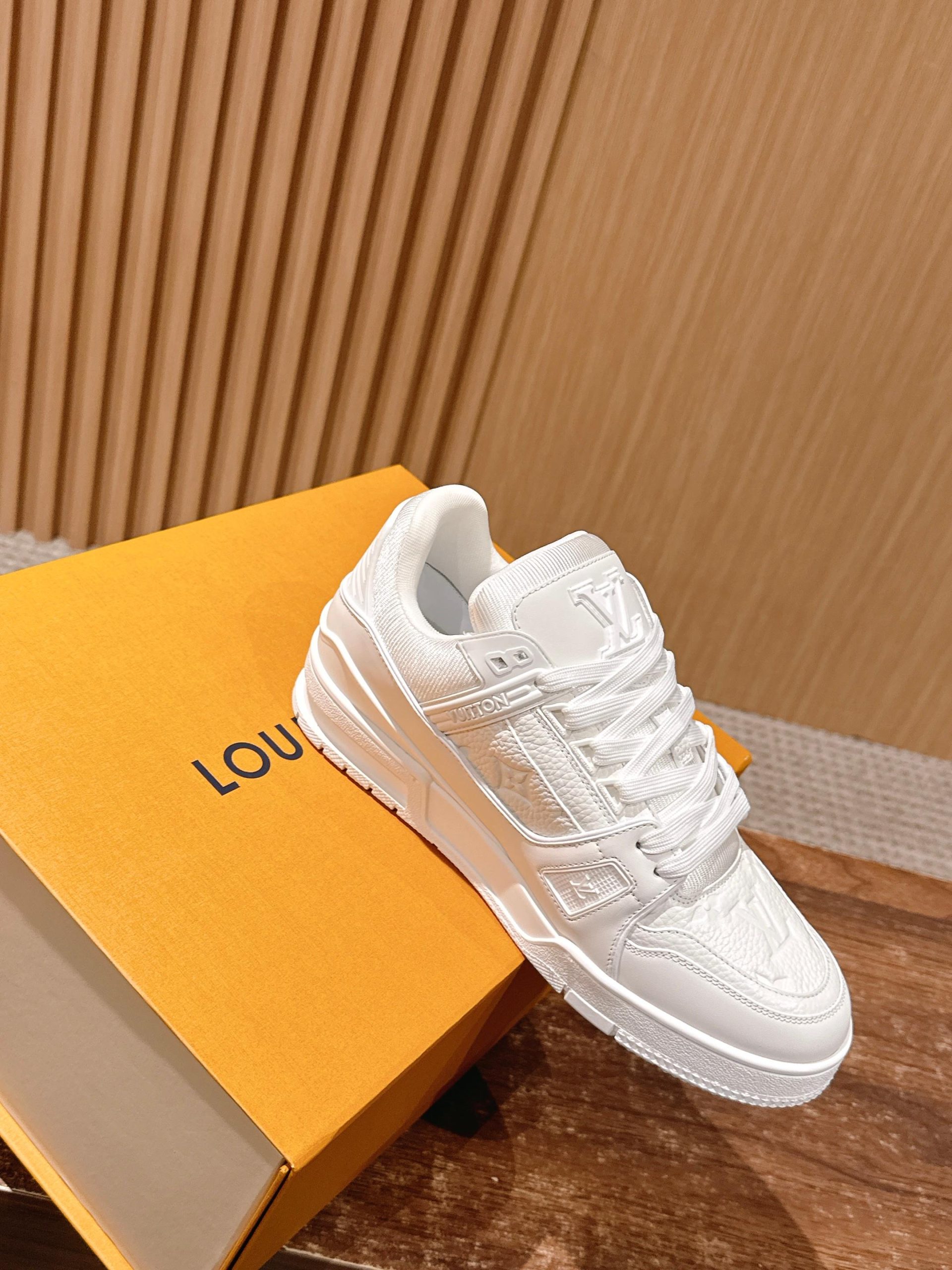 Louis Vuitton Trainer – All White - 图片 3
