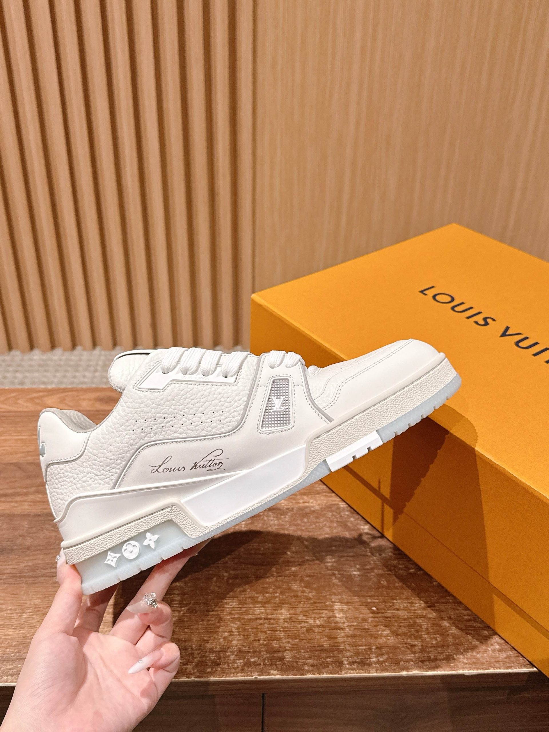 Louis Vuitton Trainer – All White - 图片 5