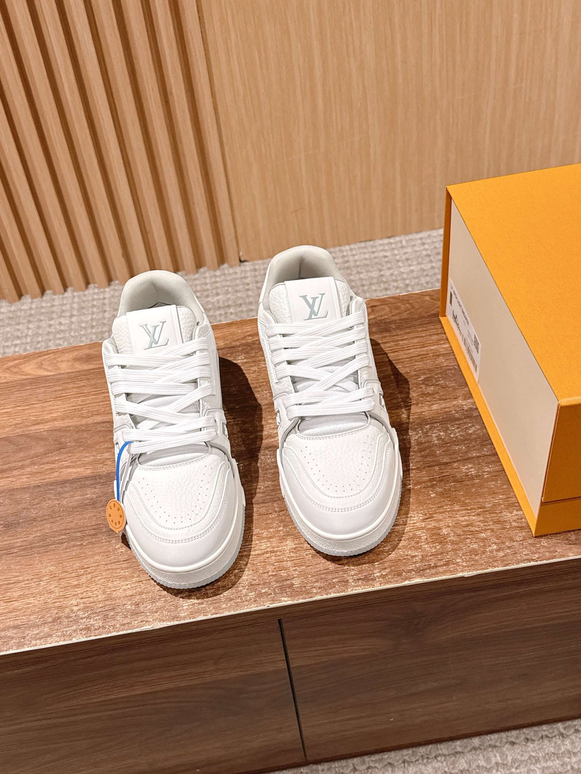 Louis Vuitton Trainer – All White