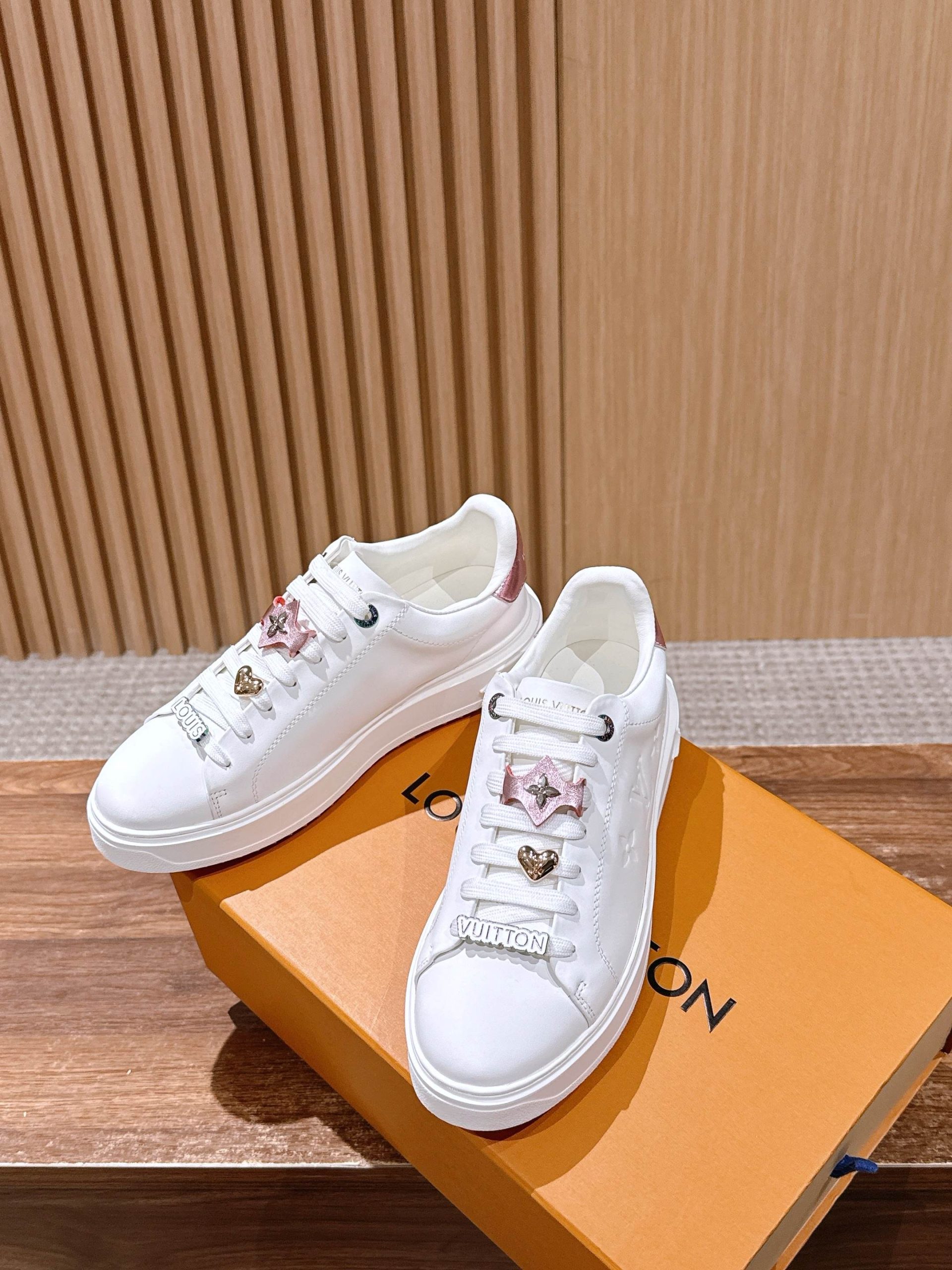 Louis Vuitton Frontrow Sneaker – White / Multicolor Charms - 图片 4