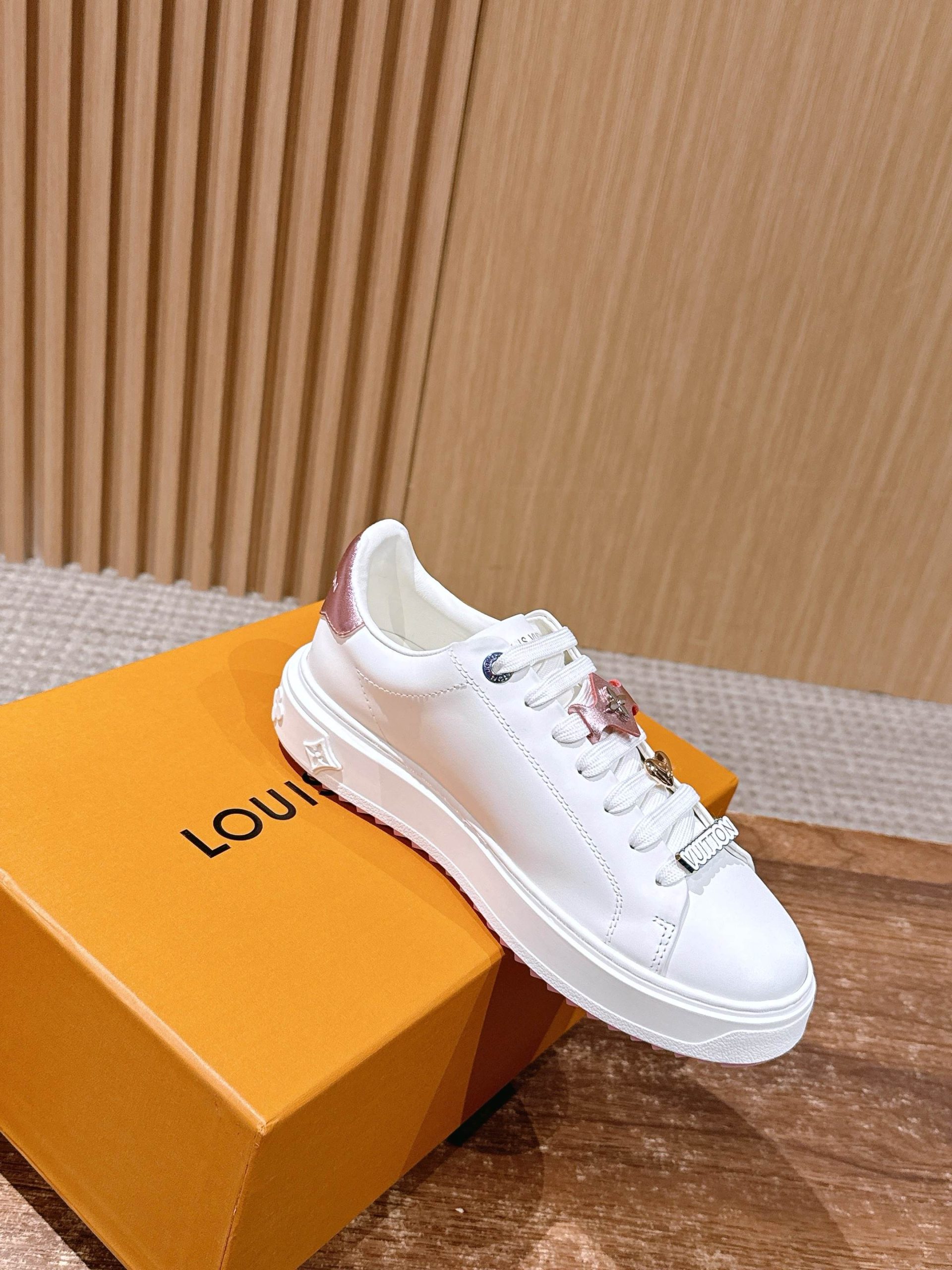 Louis Vuitton Frontrow Sneaker – White / Multicolor Charms - 图片 3