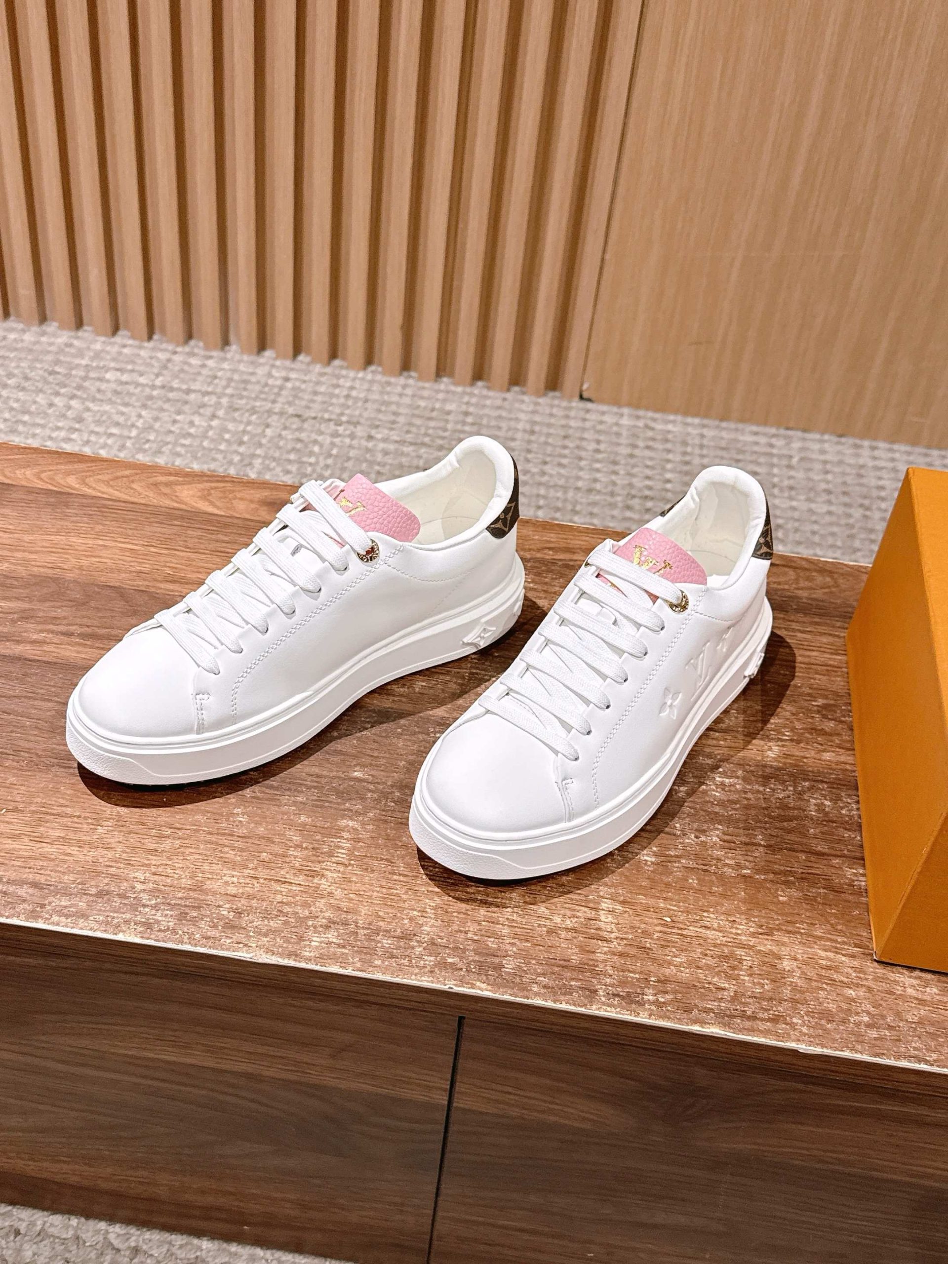 Louis Vuitton Frontrow Sneaker – White / Pink Tongue - 图片 2
