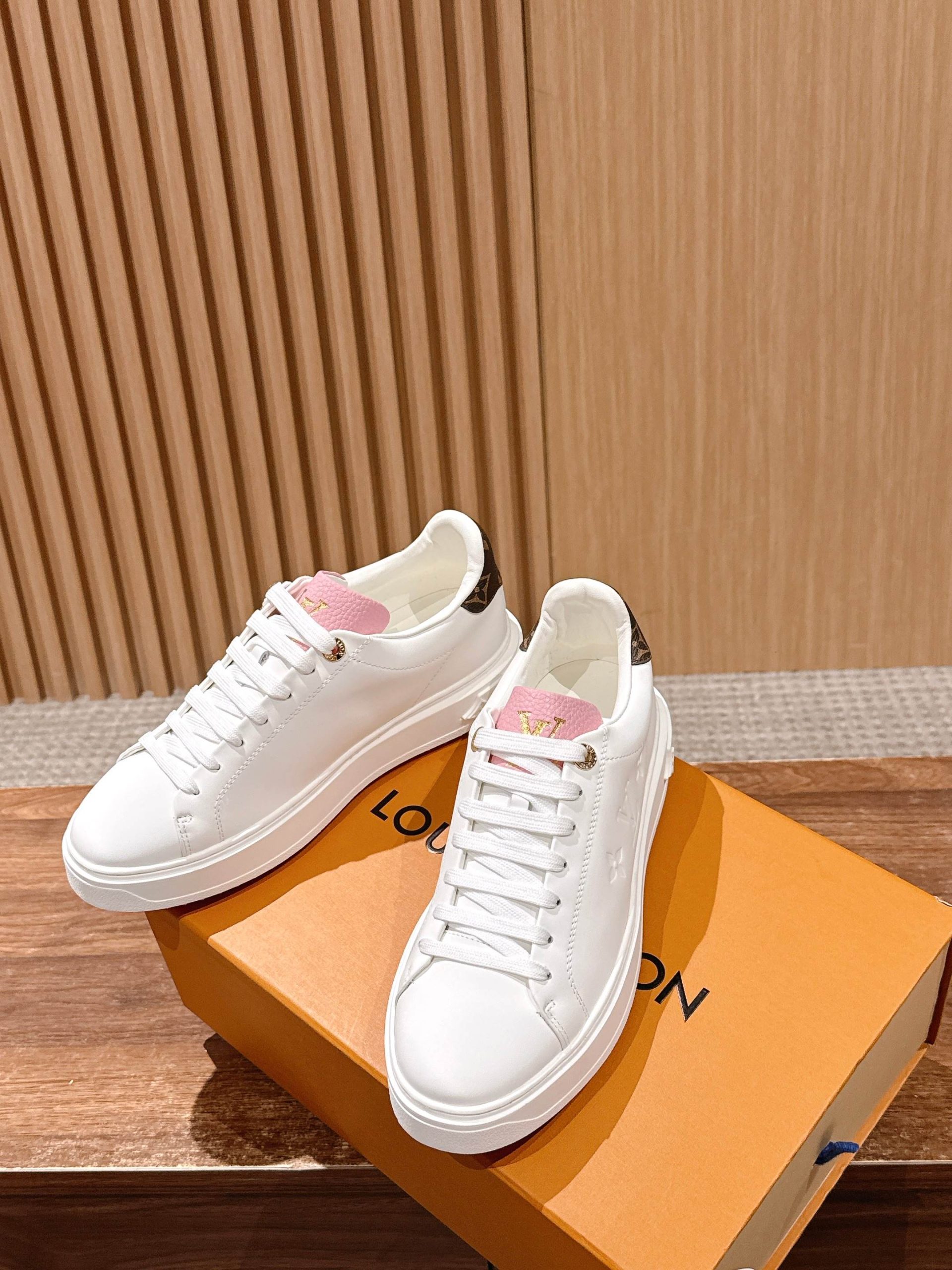 Louis Vuitton Frontrow Sneaker – White / Pink Tongue - 图片 4