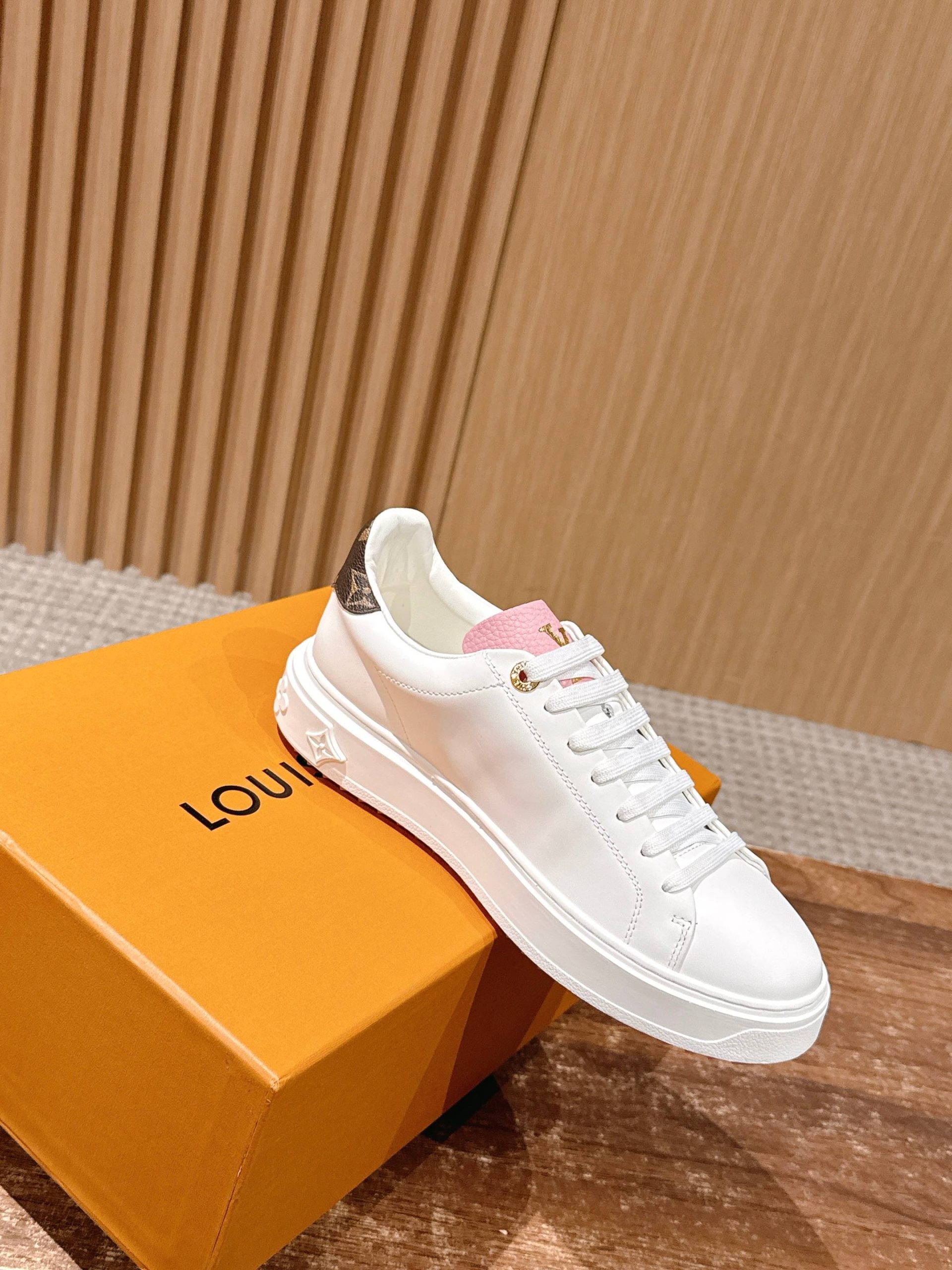 Louis Vuitton Frontrow Sneaker – White / Pink Tongue - 图片 3