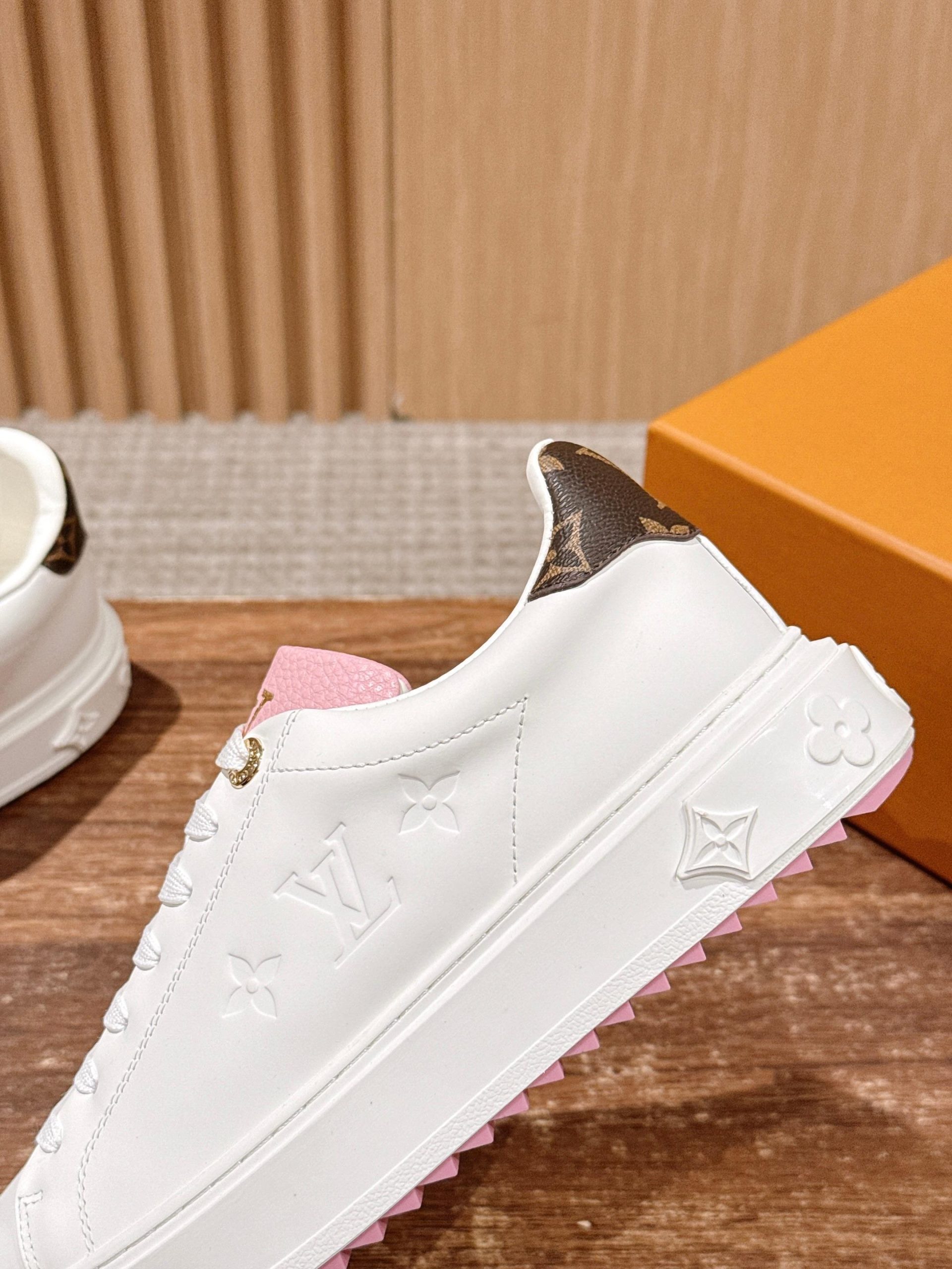 Louis Vuitton Frontrow Sneaker – White / Pink Tongue - 图片 7