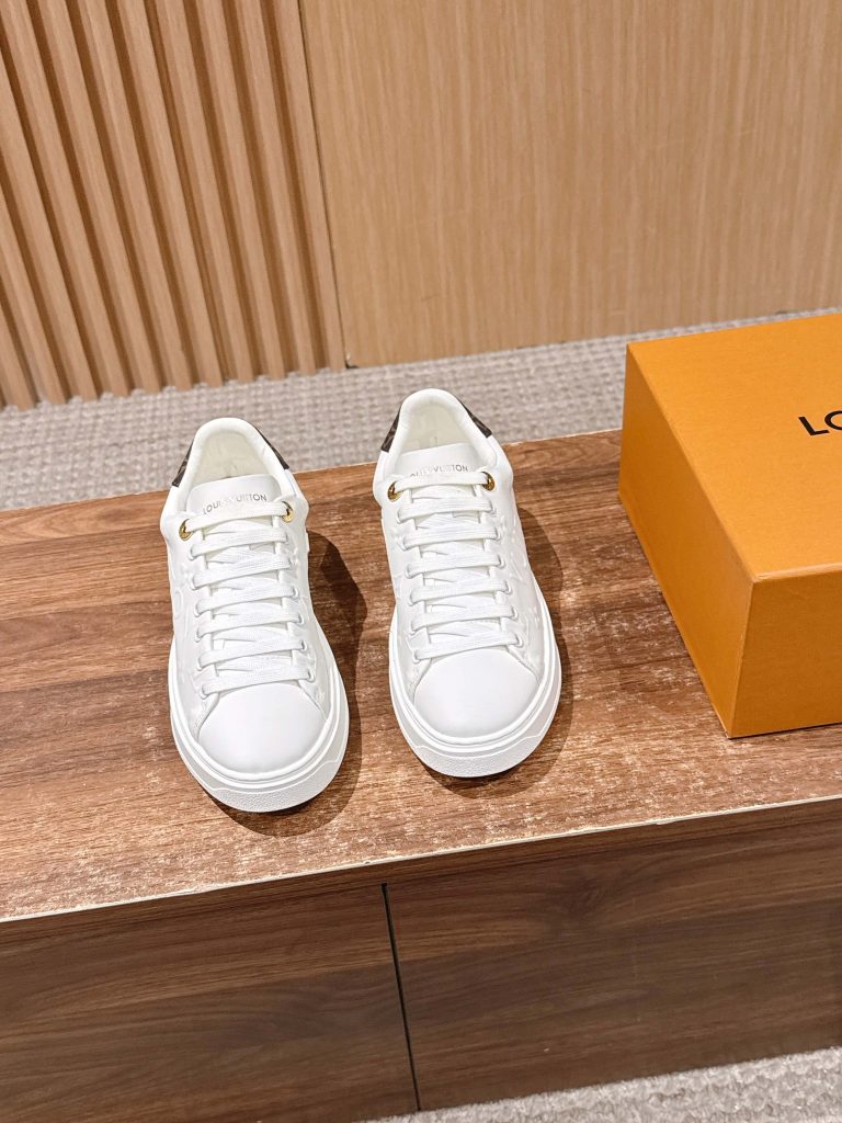 Louis Vuitton Frontrow Sneaker – White / Gold Detail