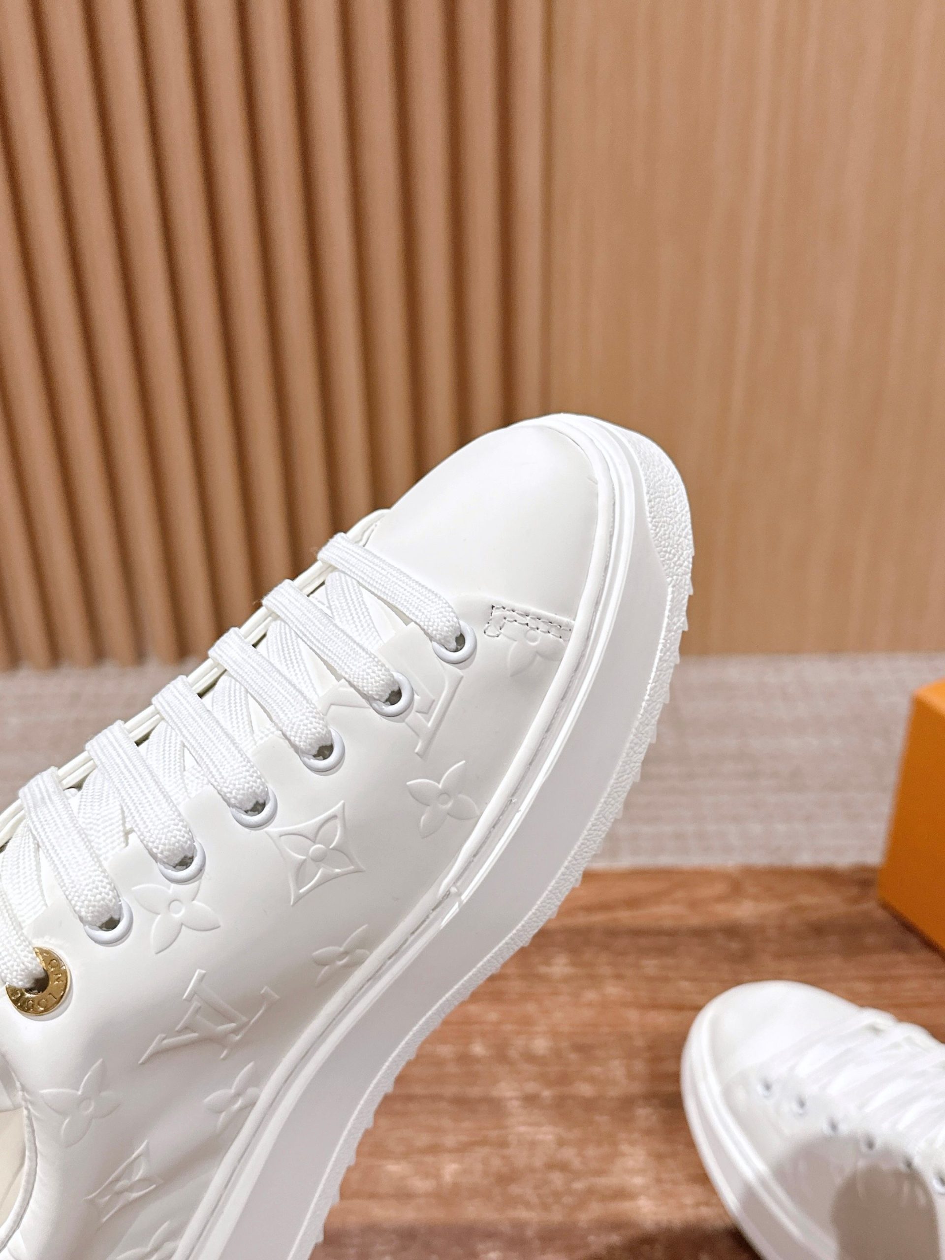 Louis Vuitton Frontrow Sneaker – White / Gold Detail - 图片 7