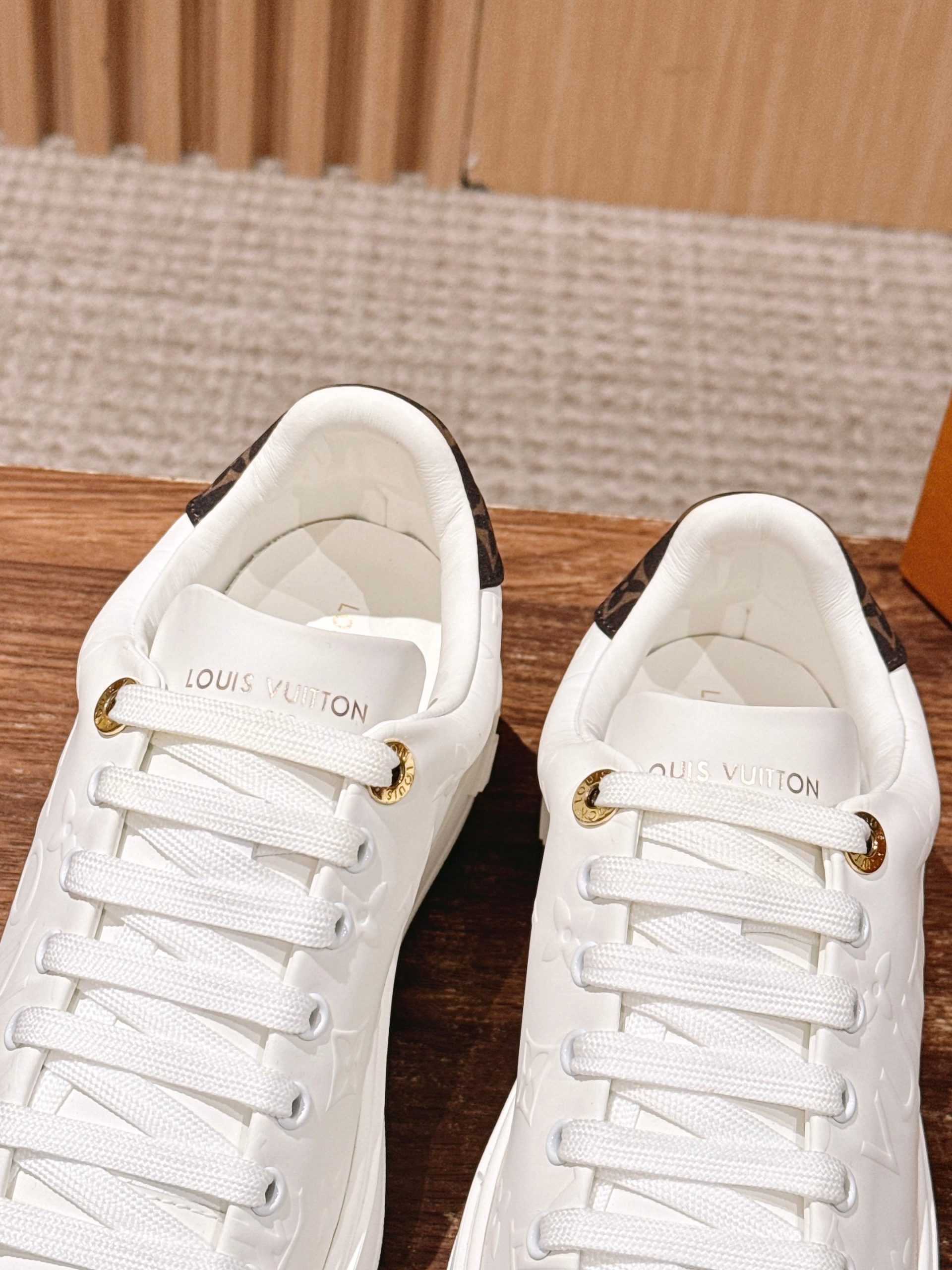 Louis Vuitton Frontrow Sneaker – White / Gold Detail - 图片 8