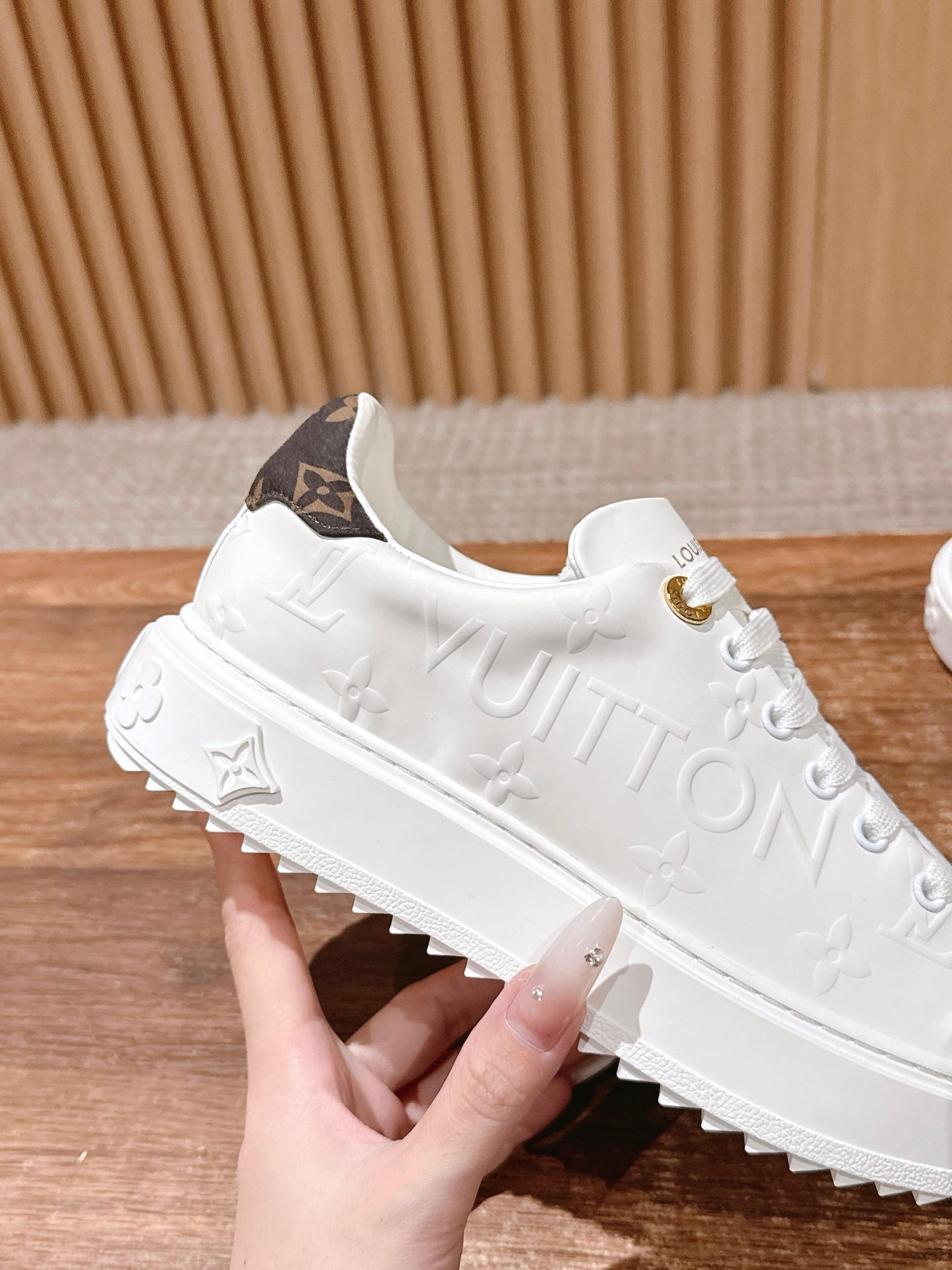 Louis Vuitton Frontrow Sneaker – White / Gold Detail - 图片 6