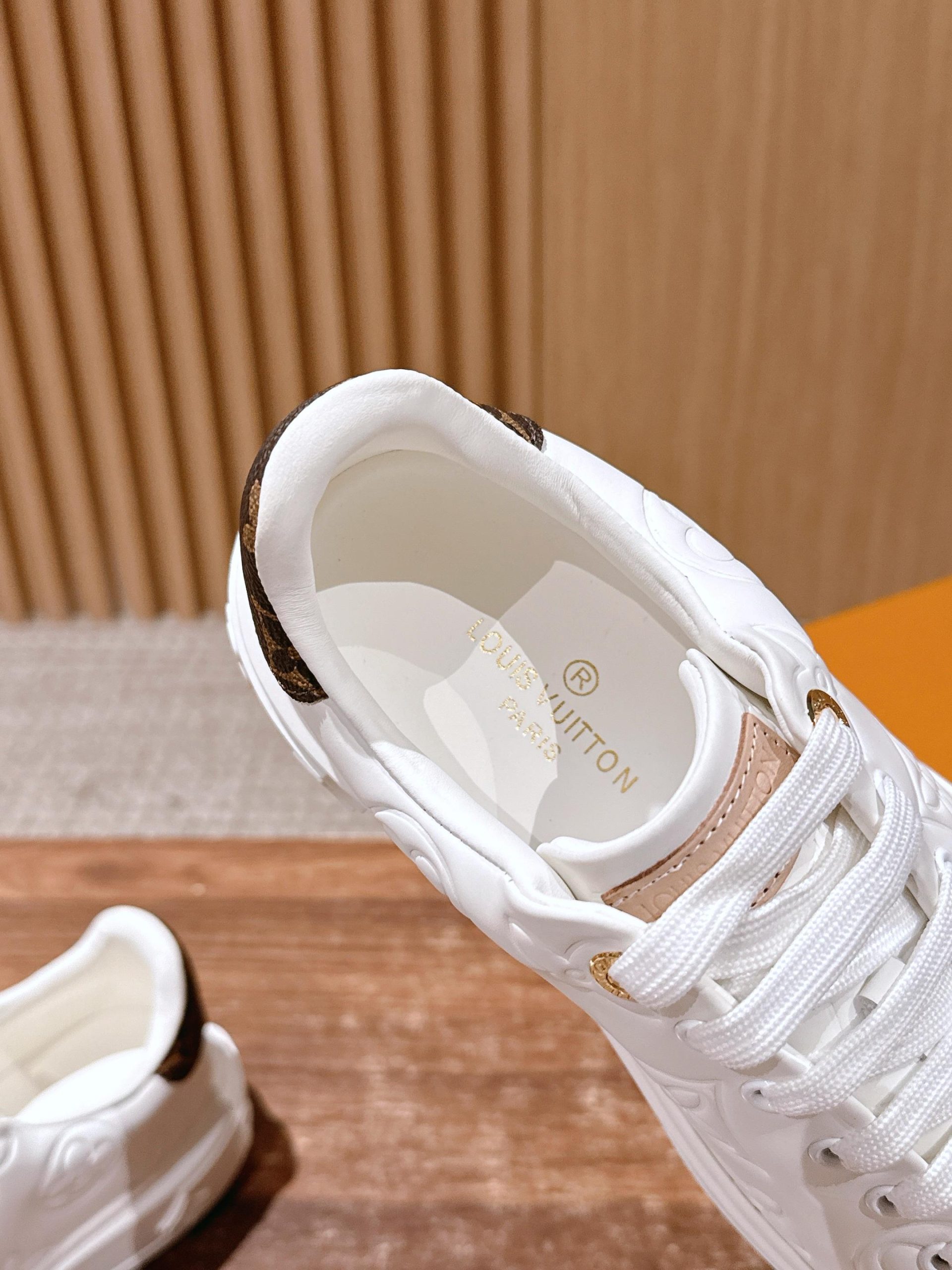 Louis Vuitton Frontrow Sneaker – White / Tonal Embossed Monogram - 图片 7