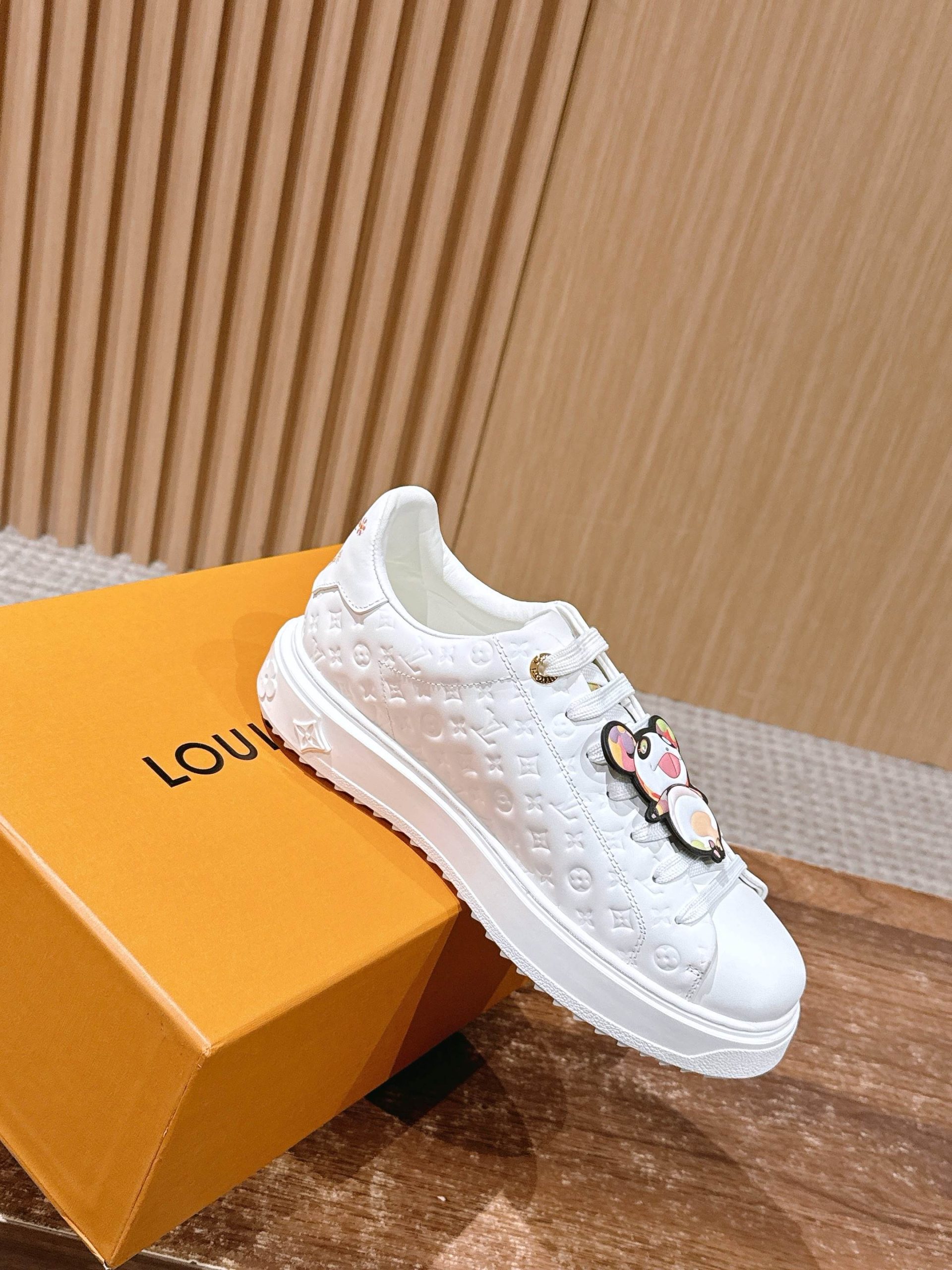 Louis Vuitton Frontrow Sneaker – White / Multicolor Character Charm - 图片 3
