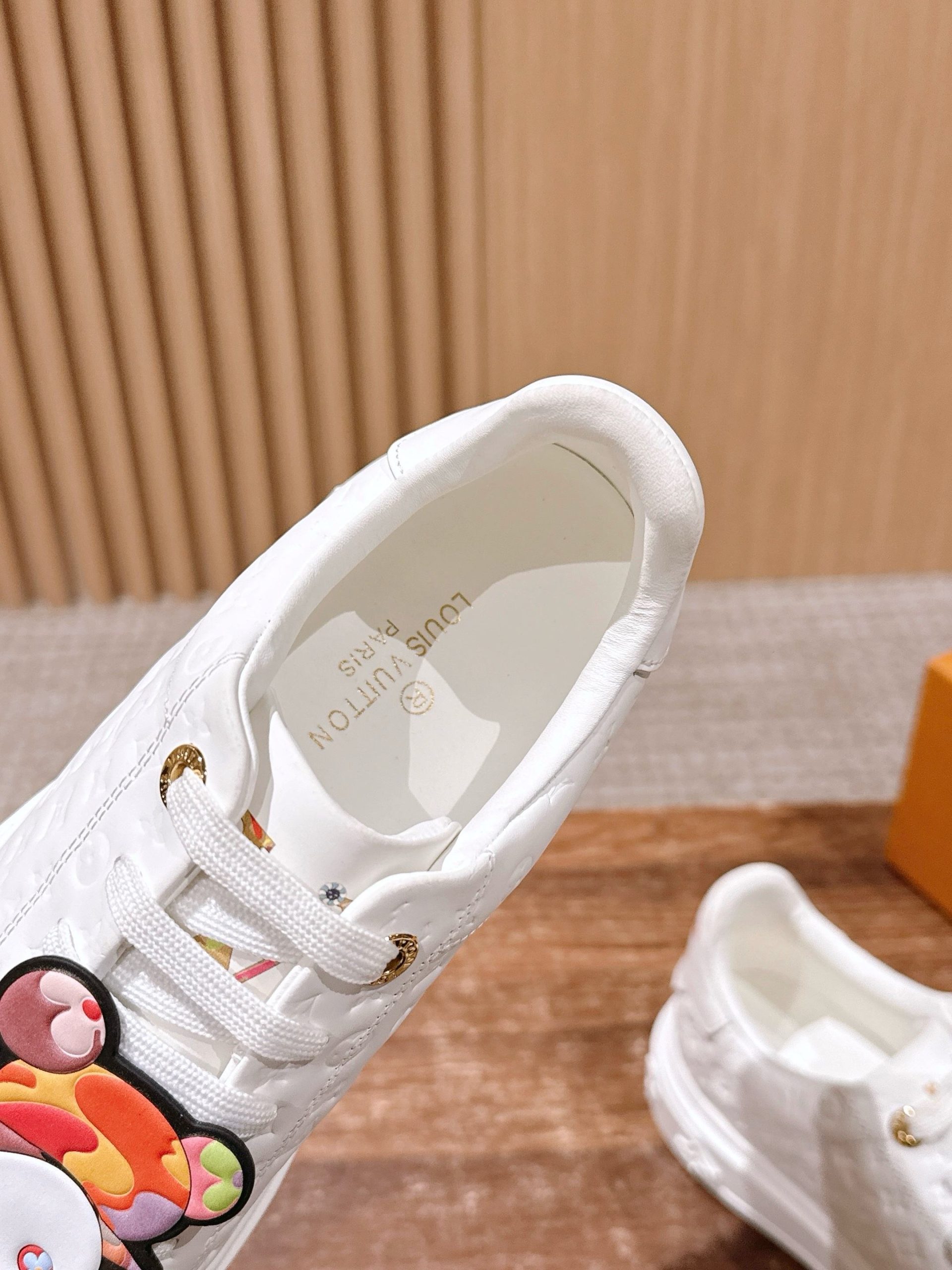 Louis Vuitton Frontrow Sneaker – White / Multicolor Character Charm - 图片 7