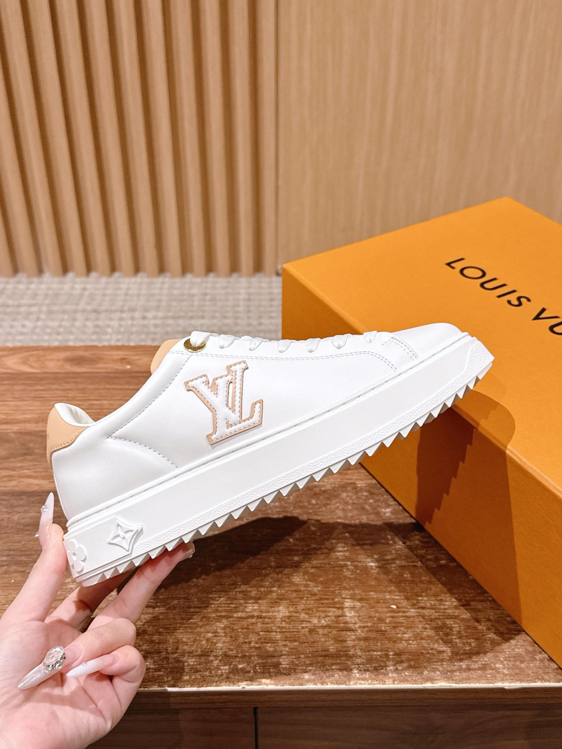 Louis Vuitton Frontrow Sneaker – White / Beige Tongue - 图片 5