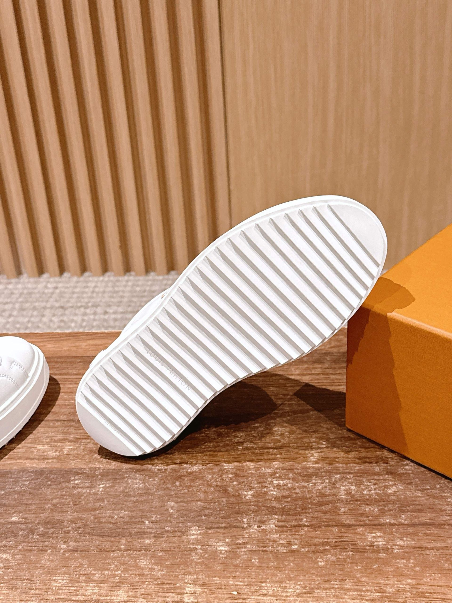Louis Vuitton Frontrow Sneaker – White / Beige Tongue - 图片 9