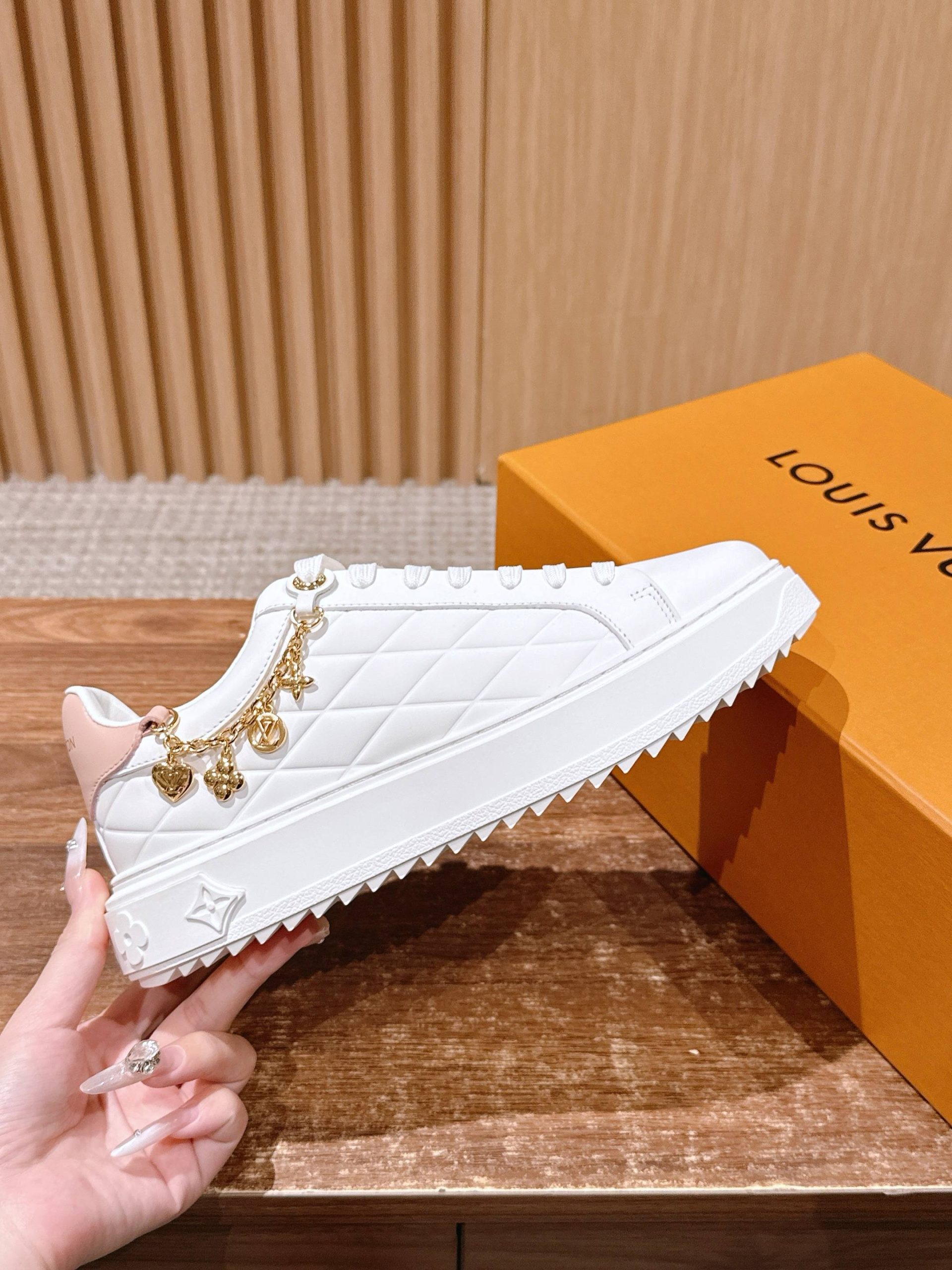 Louis Vuitton Frontrow Sneaker – White / Gold Hardware - 图片 5