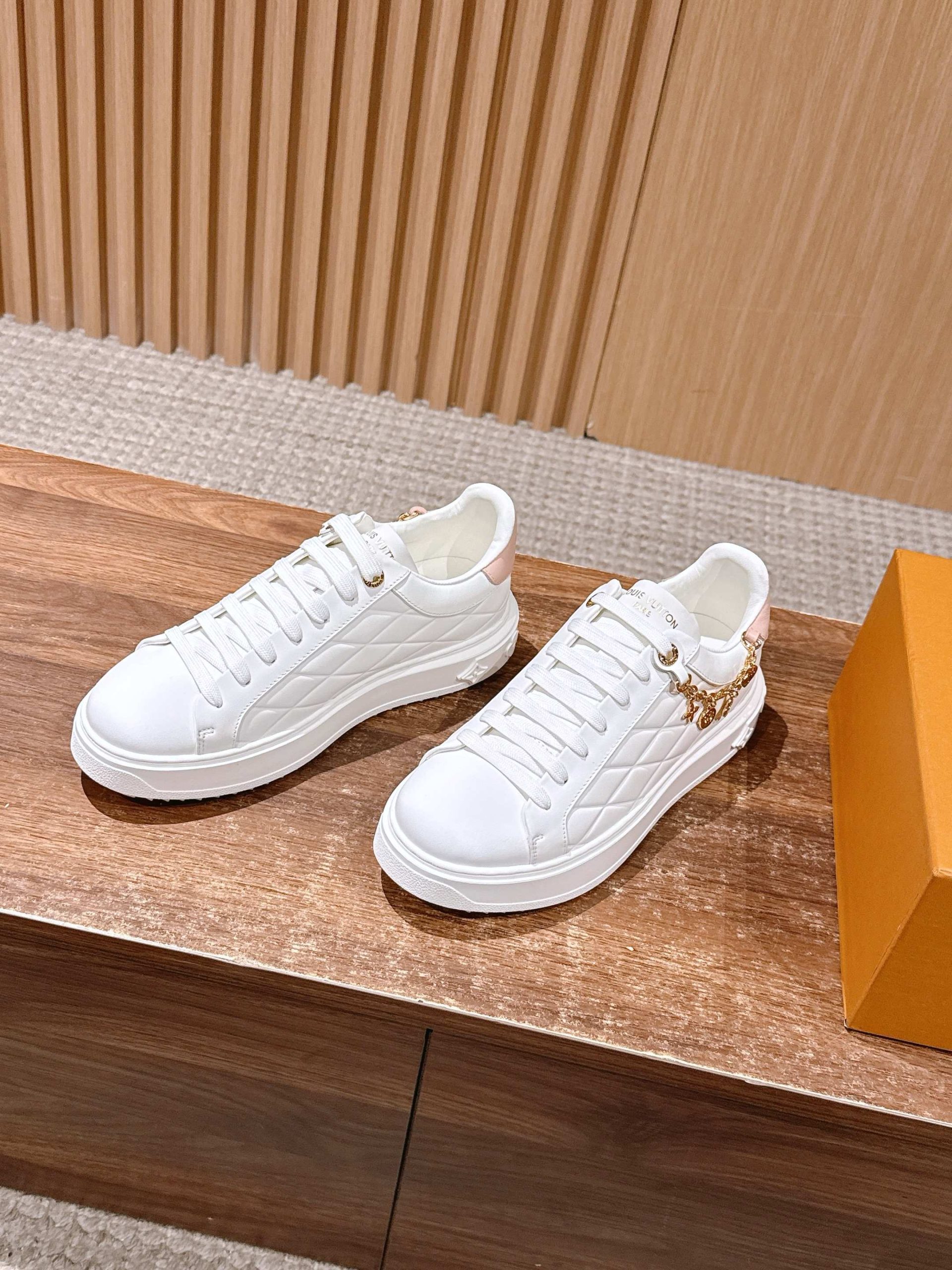 Louis Vuitton Frontrow Sneaker – White / Gold Hardware - 图片 2