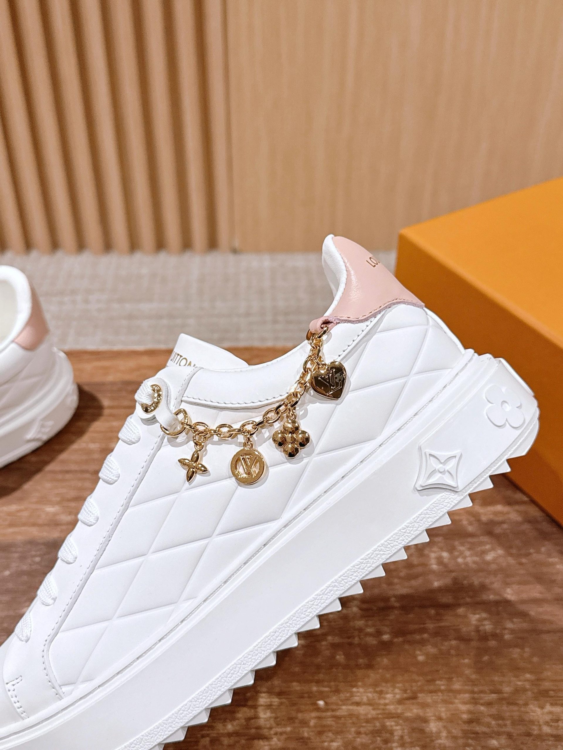 Louis Vuitton Frontrow Sneaker – White / Gold Hardware - 图片 7