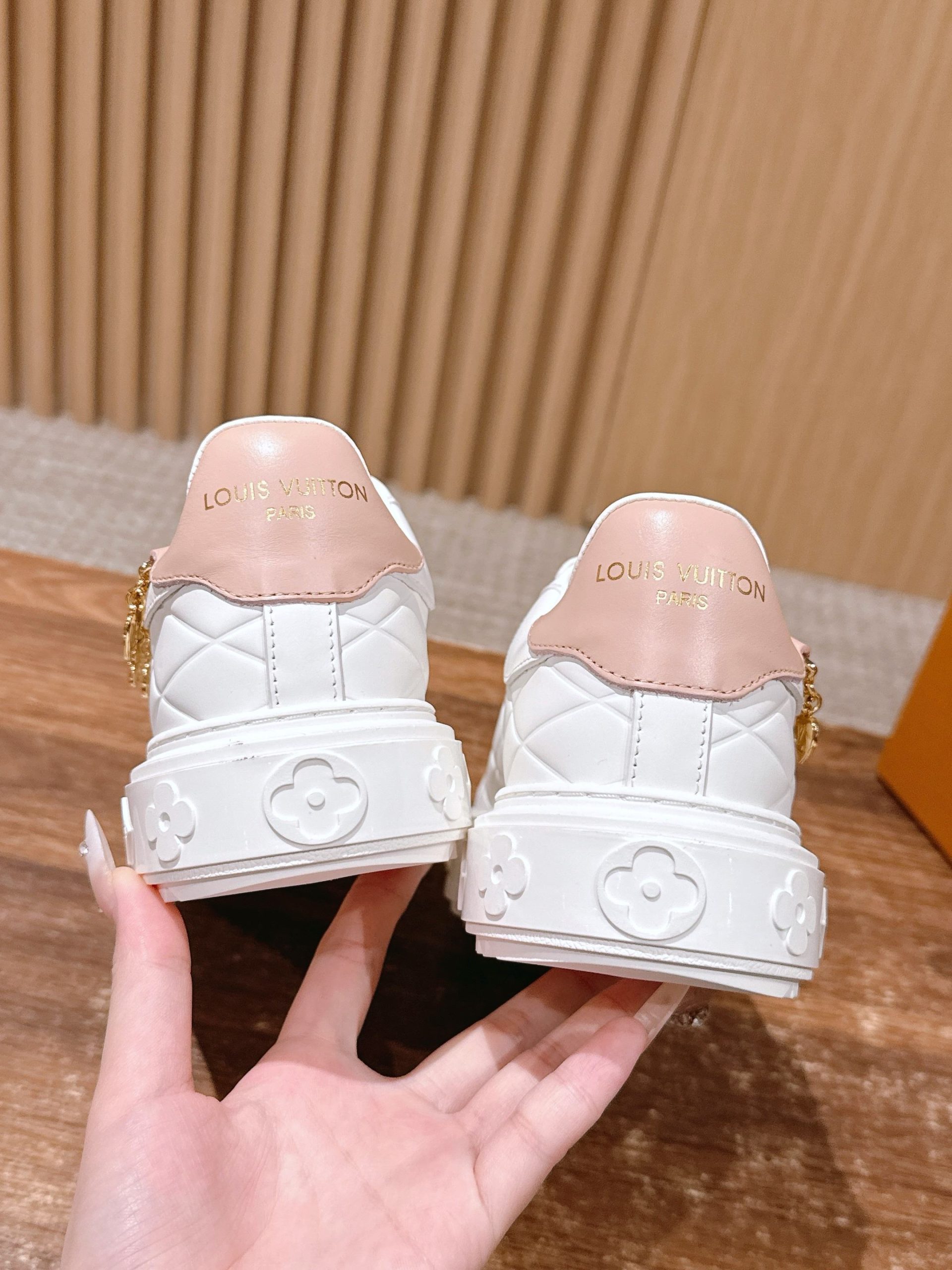 Louis Vuitton Frontrow Sneaker – White / Gold Hardware - 图片 8