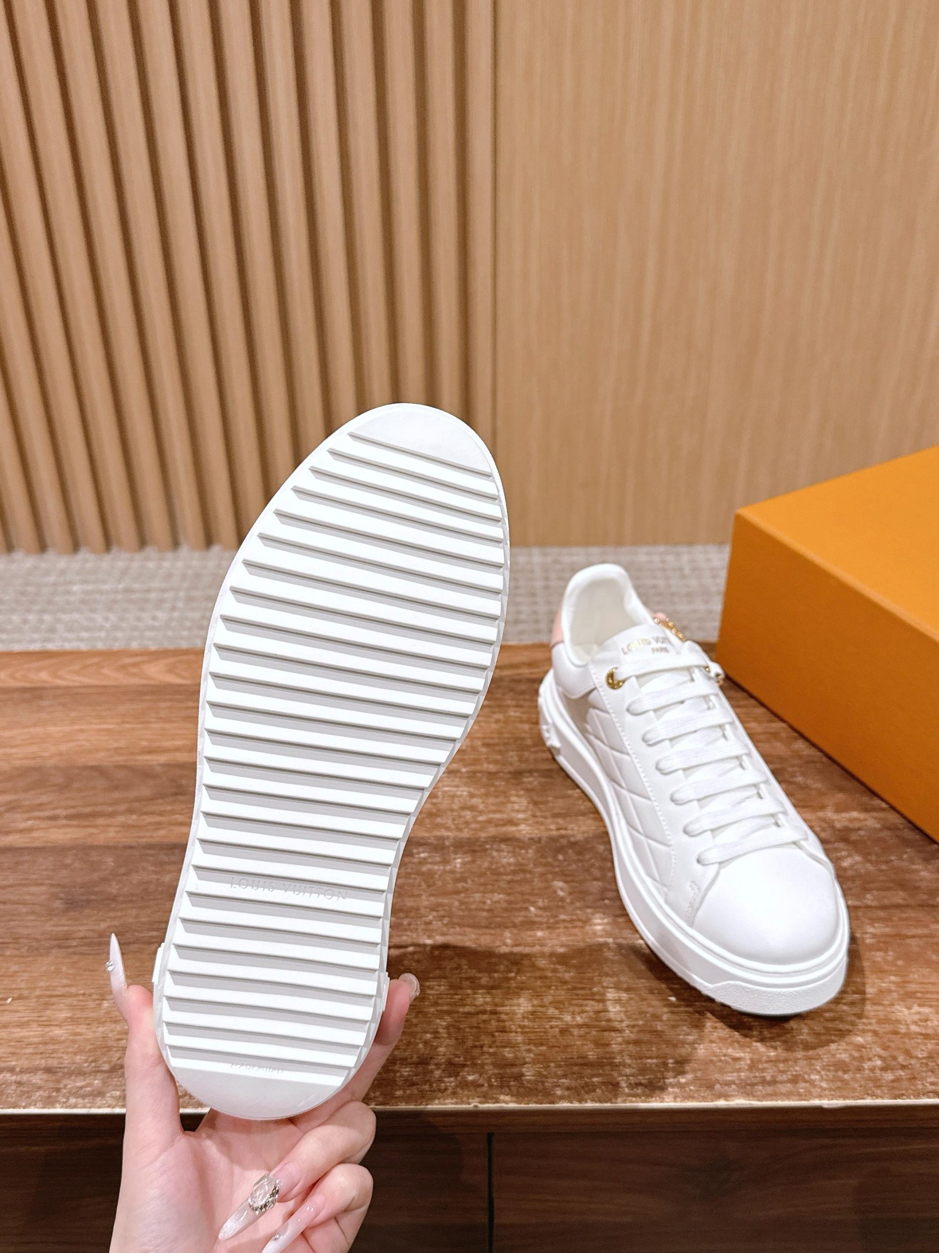 Louis Vuitton Frontrow Sneaker – White / Gold Hardware - 图片 9