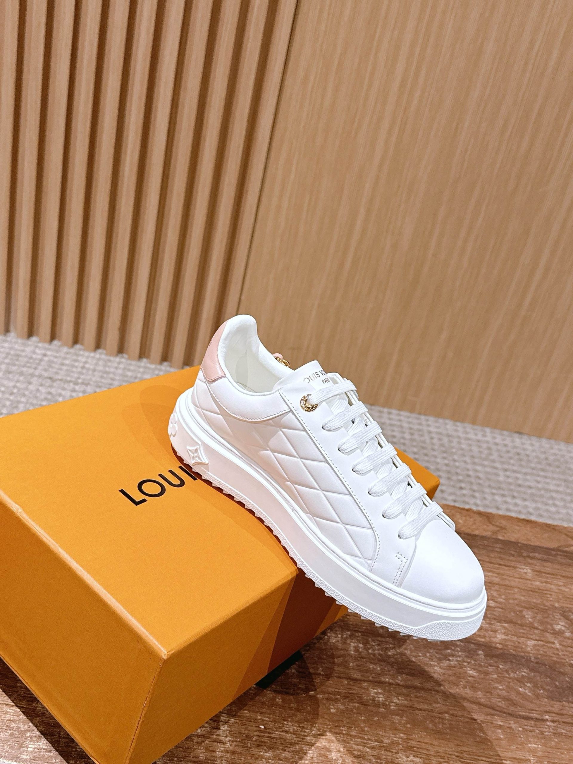 Louis Vuitton Frontrow Sneaker – White / Gold Hardware - 图片 3