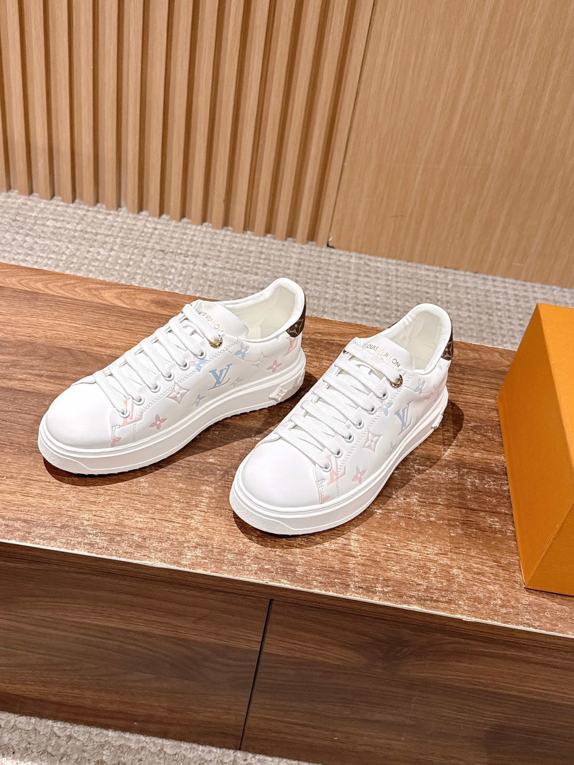 Louis Vuitton Frontrow Sneaker – White / Pastel Monogram - 图片 2