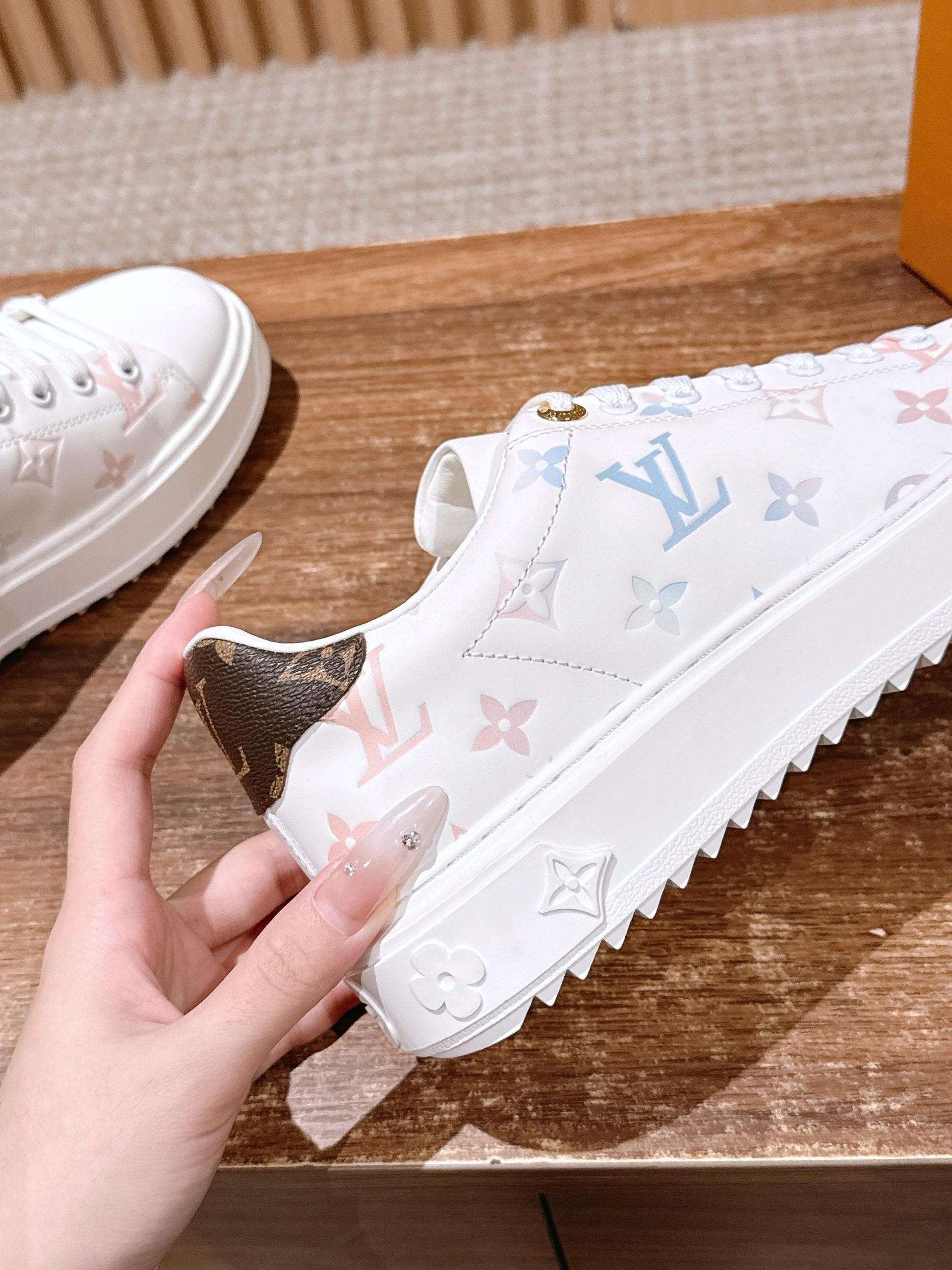 Louis Vuitton Frontrow Sneaker – White / Pastel Monogram - 图片 7