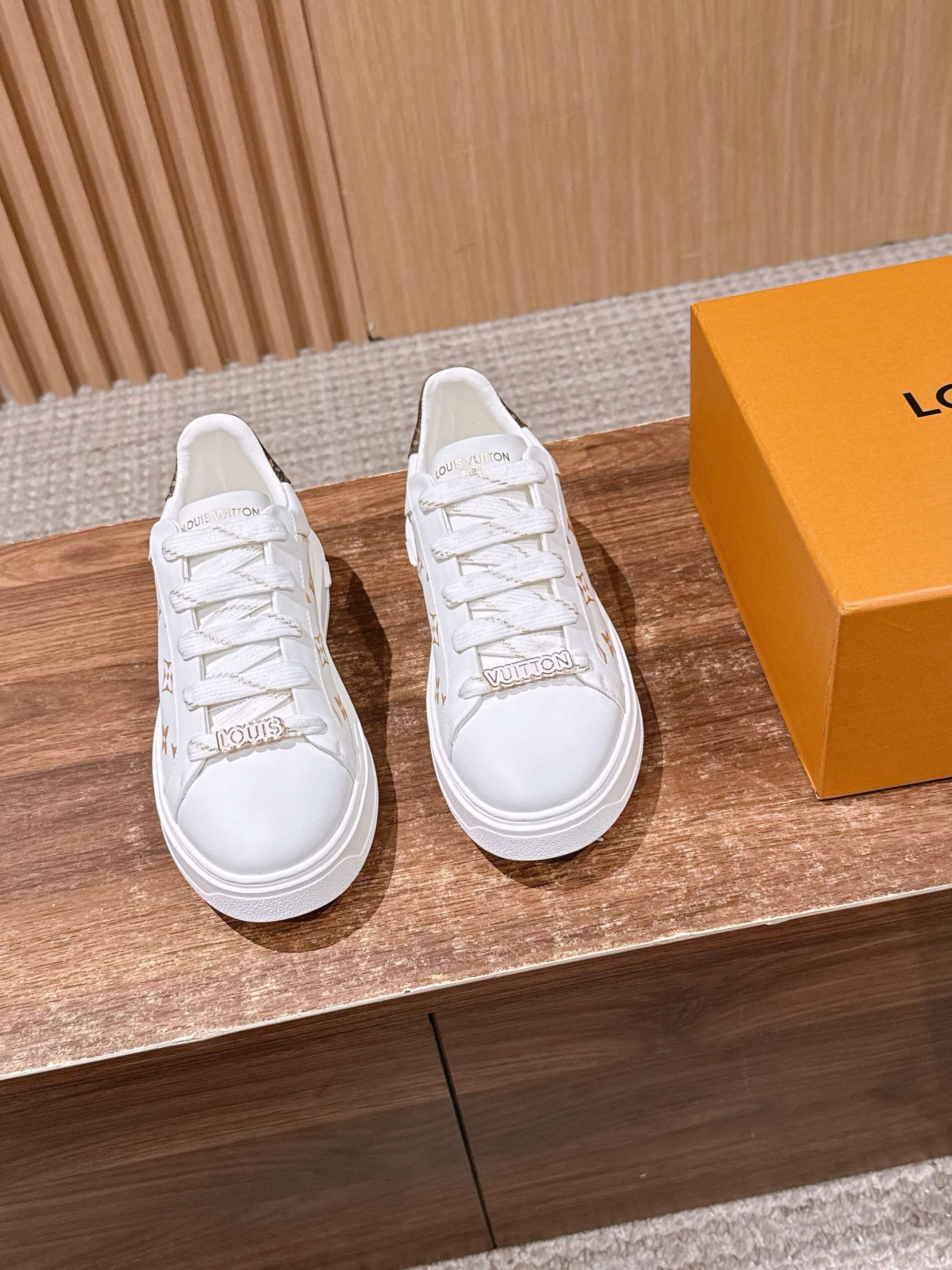 Louis Vuitton Frontrow Sneaker – White / Gold Logo Charm