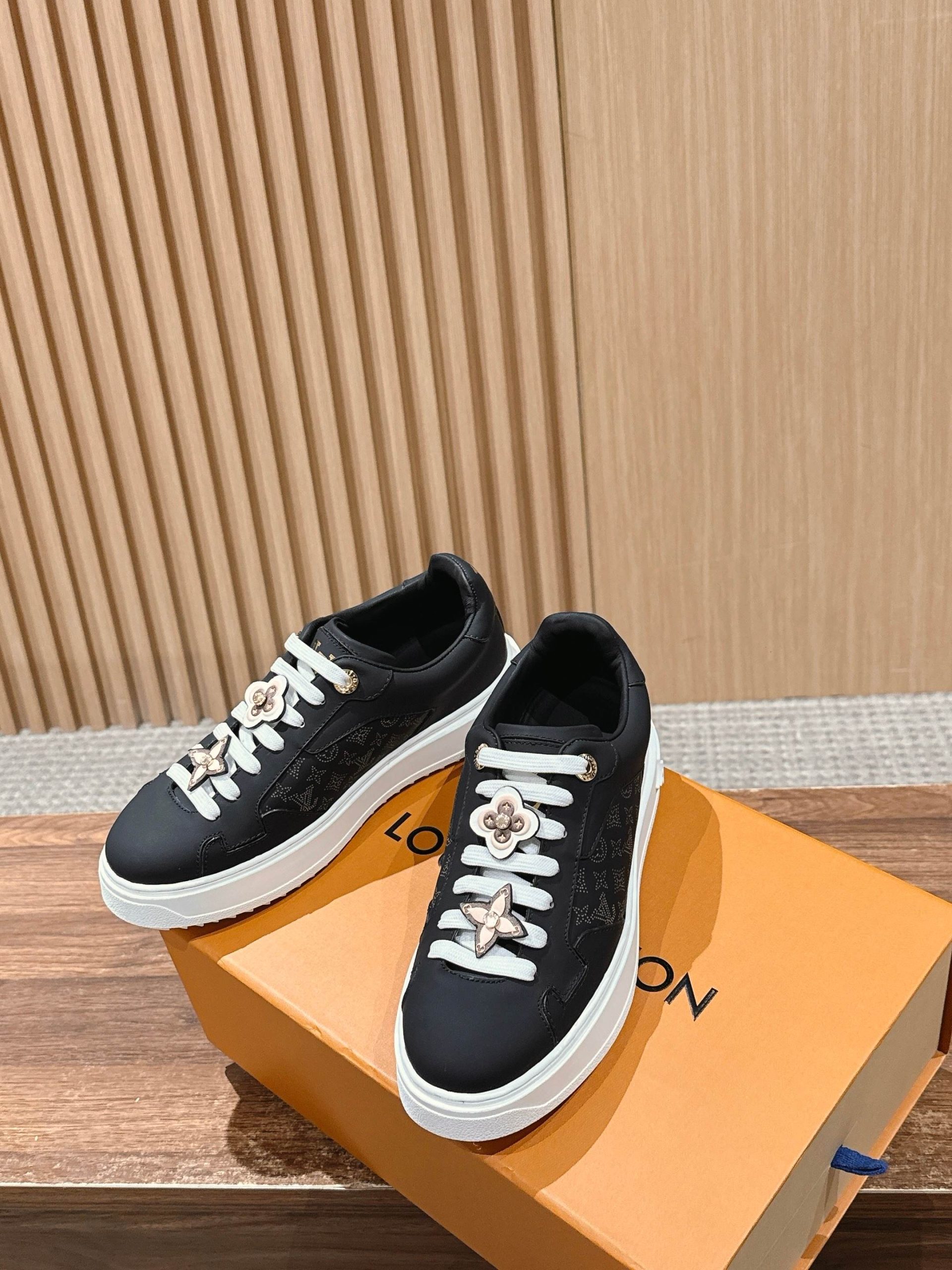 Louis Vuitton Frontrow Sneaker – Black / Pink Flower Charms - 图片 4