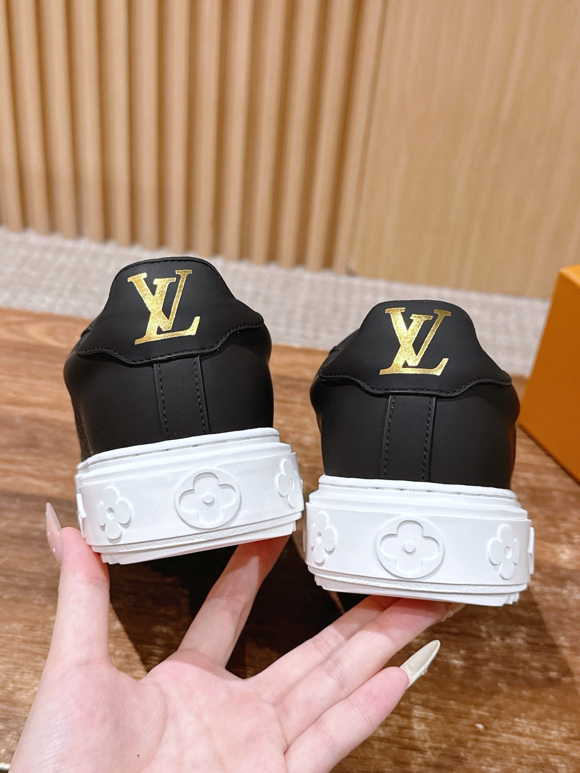 Louis Vuitton Frontrow Sneaker – Black / Pink Flower Charms - 图片 8