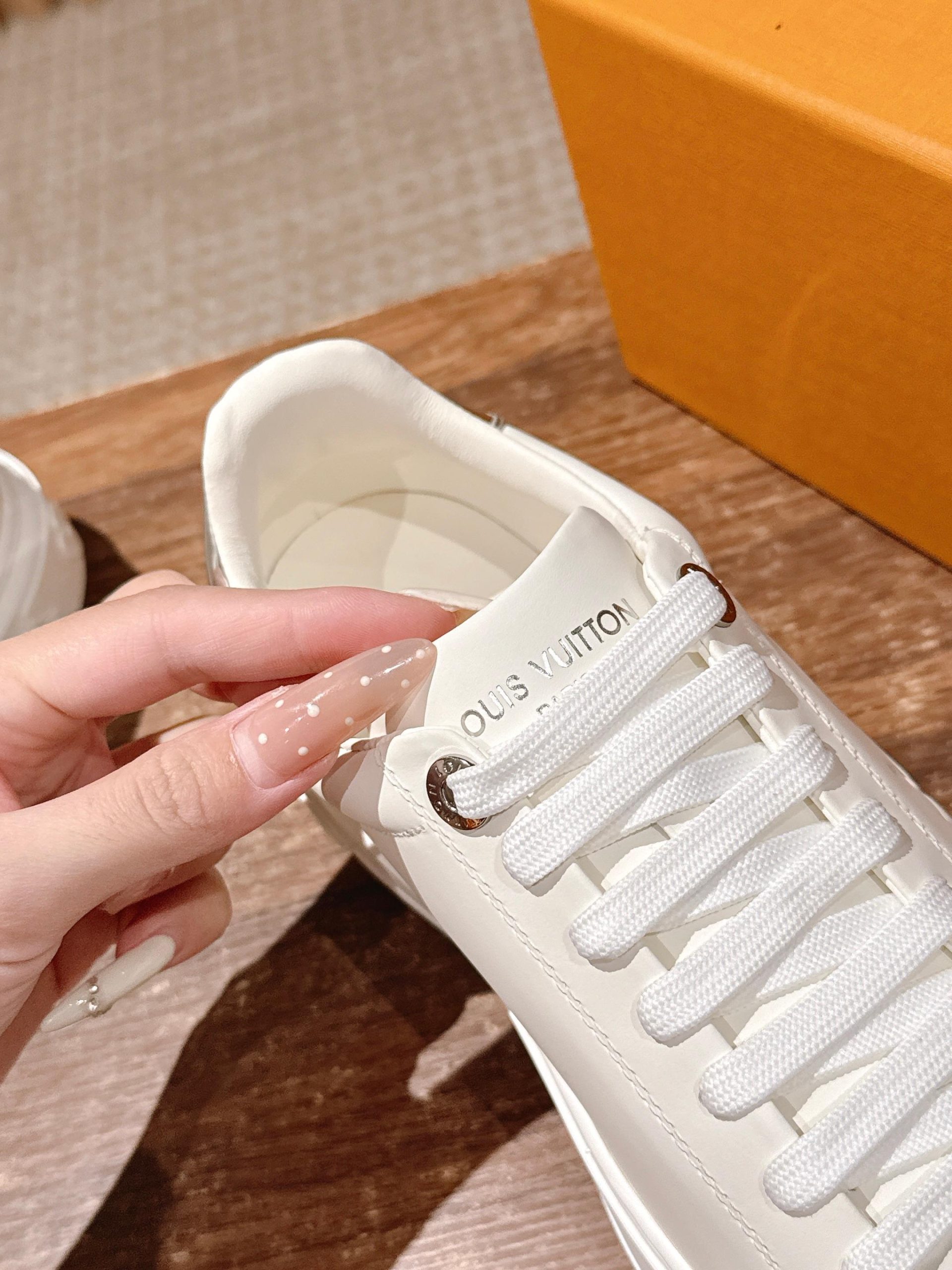 Louis Vuitton Frontrow Sneaker – Classic White / Gold Eyelets - 图片 6