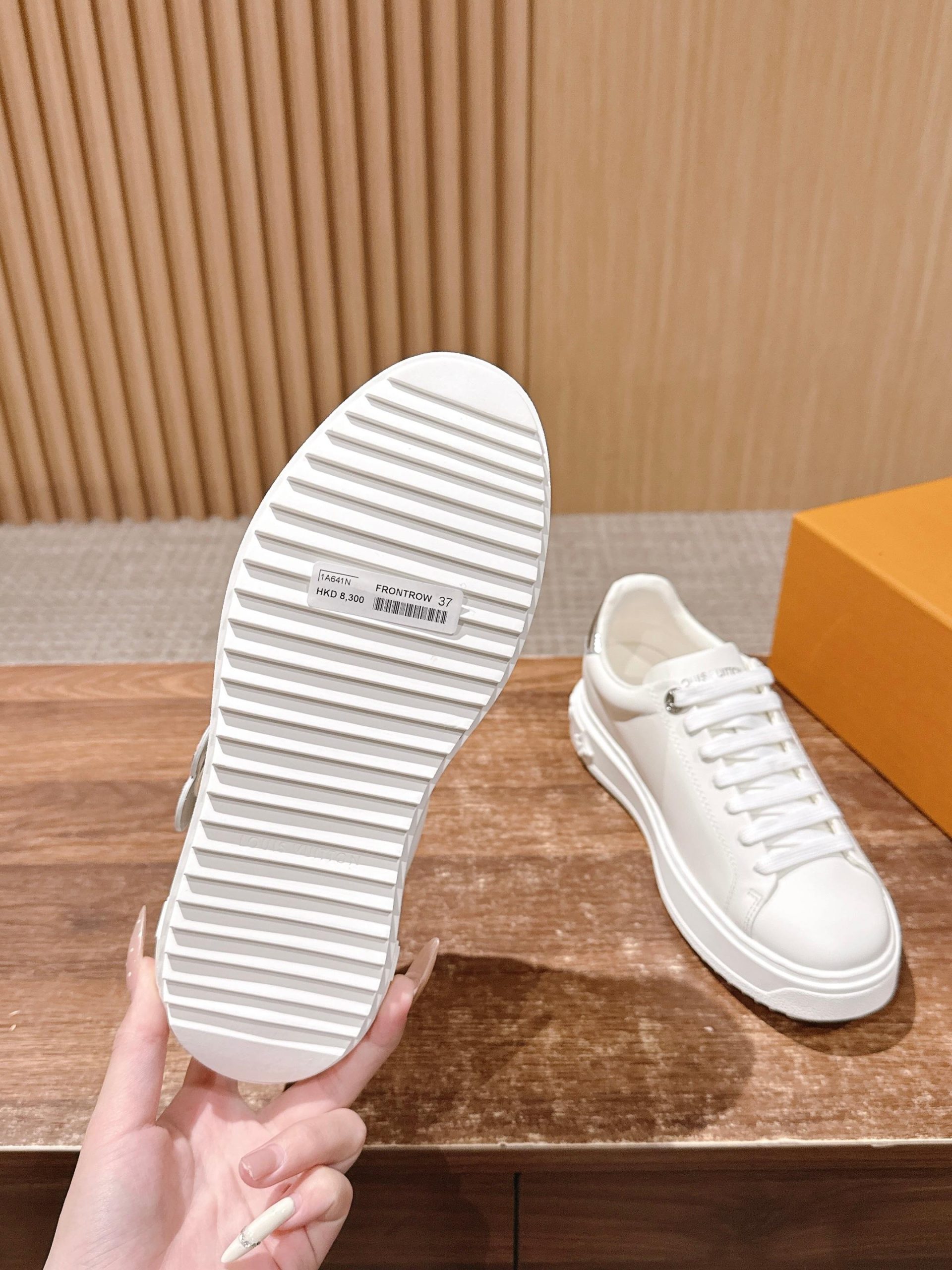 Louis Vuitton Frontrow Sneaker – Classic White / Gold Eyelets - 图片 9