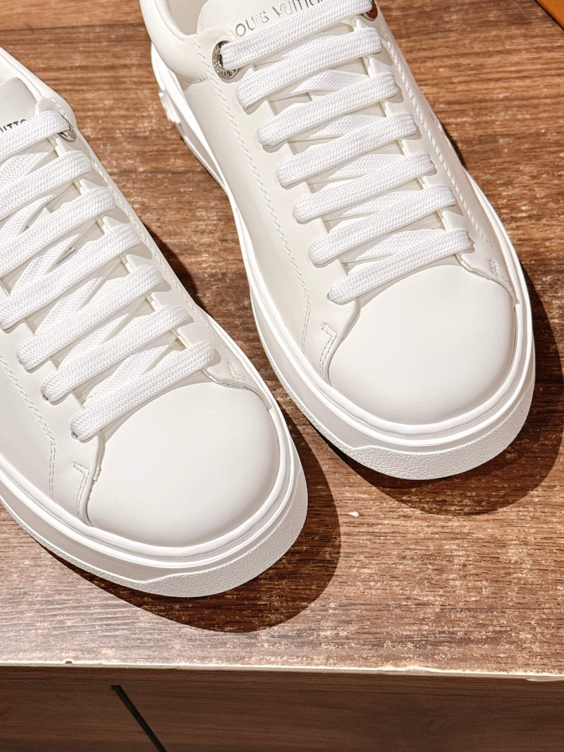 Louis Vuitton Frontrow Sneaker – Classic White / Gold Eyelets - 图片 8