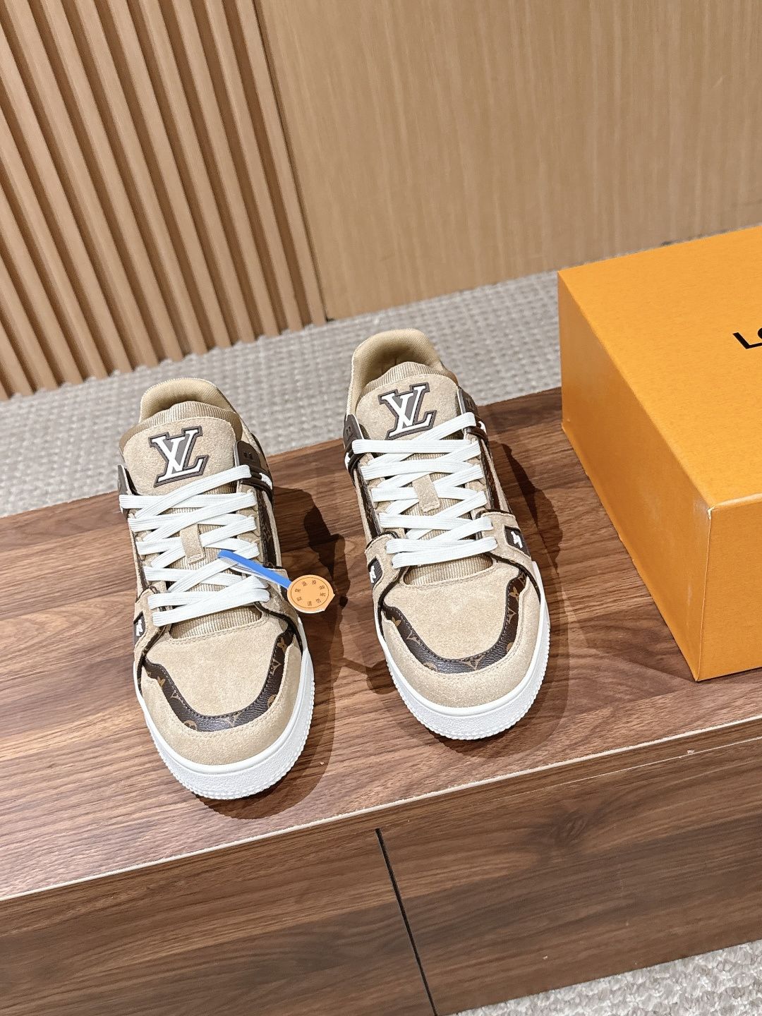 Louis Vuitton Trainer – Beige / Brown