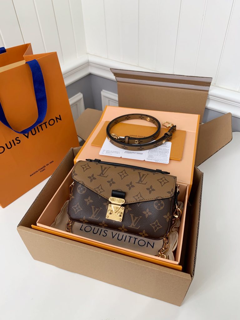 LV M46225 Pochette Métis East West Bag | Monogram