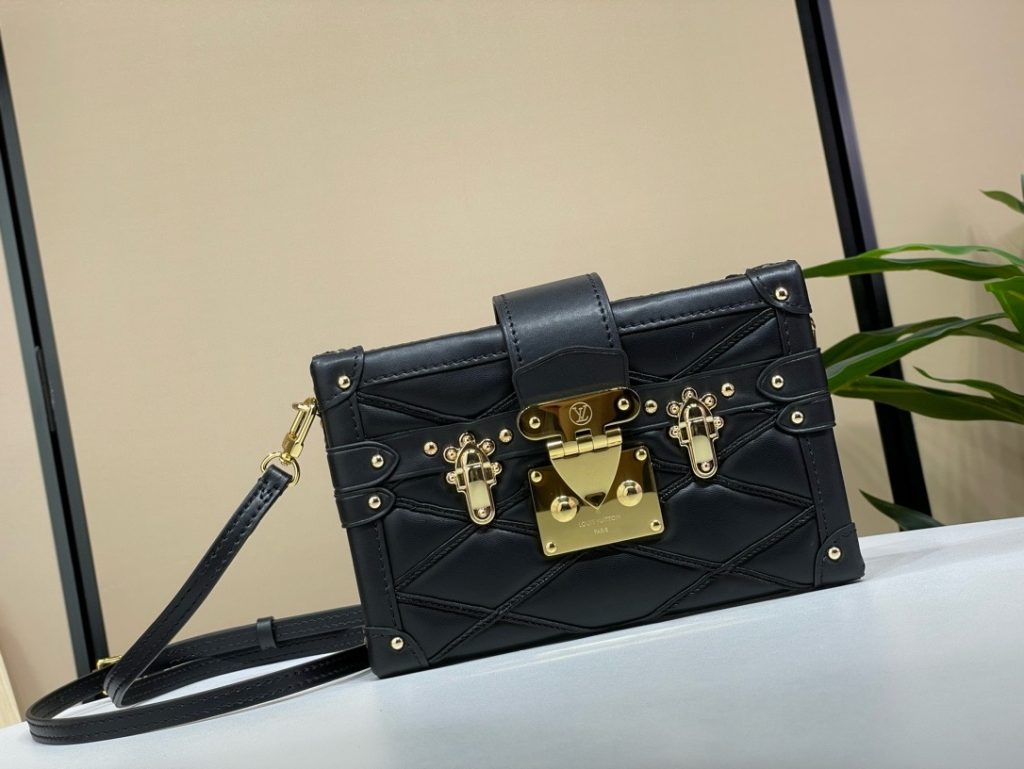 LV M23518 Quilted Box Bag | Black